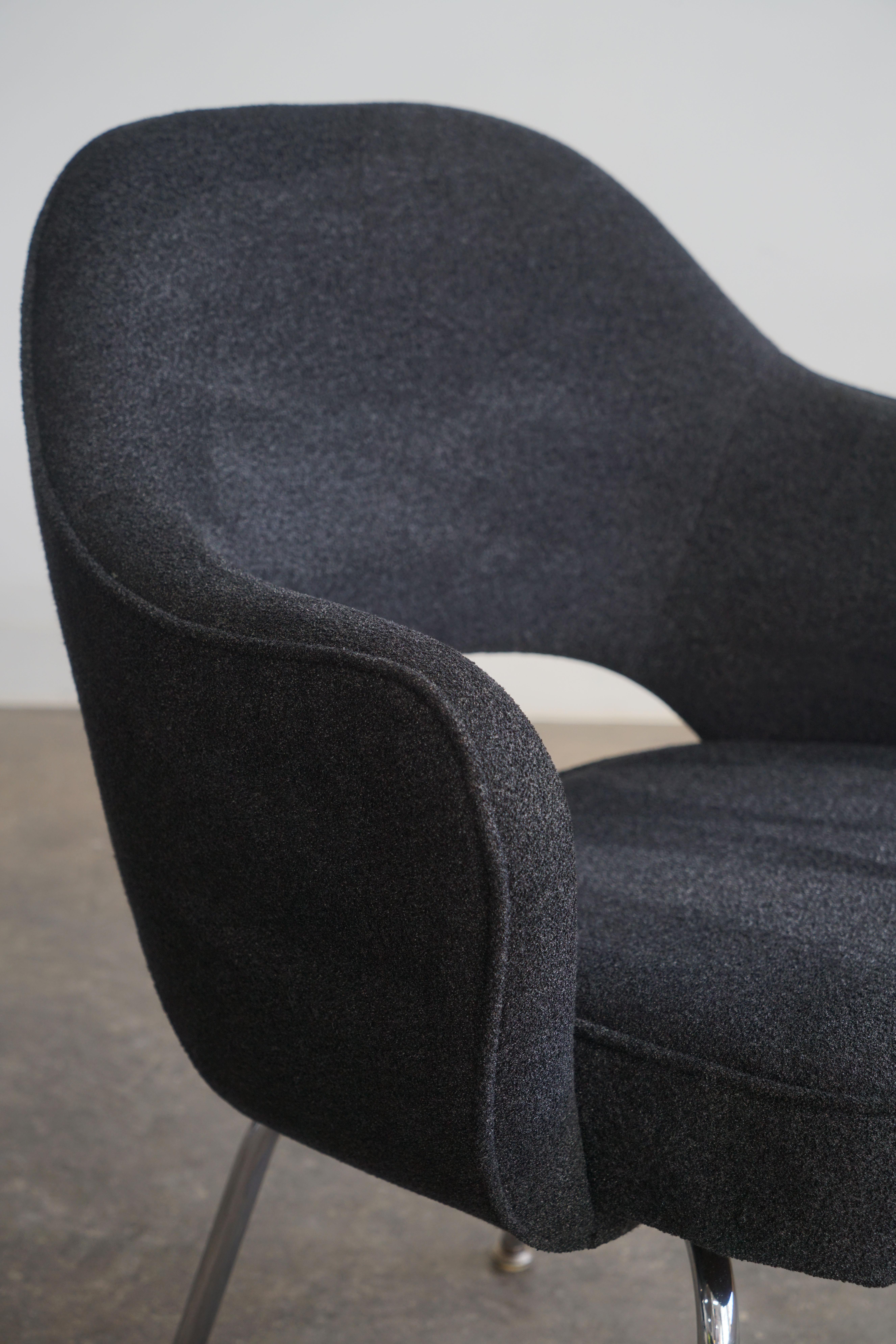 Chrome Pair of Knoll Eero Saarinen Executive Chairs, Armchair version black upholstery