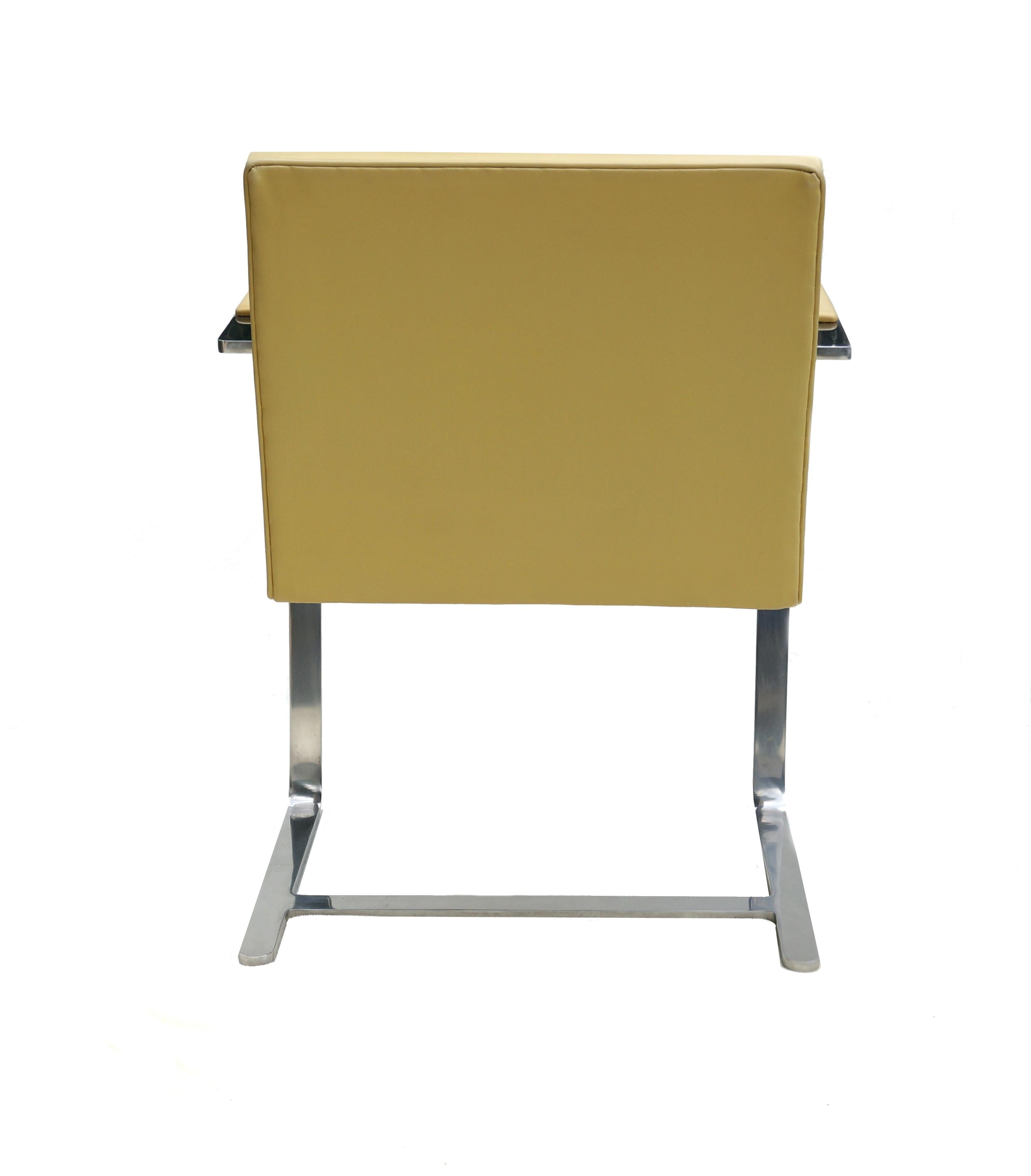 Fine XX secolo Coppia di sedie da salotto in pelle di Knoll International Ludwig Mies van der Rohe Brno in vendita