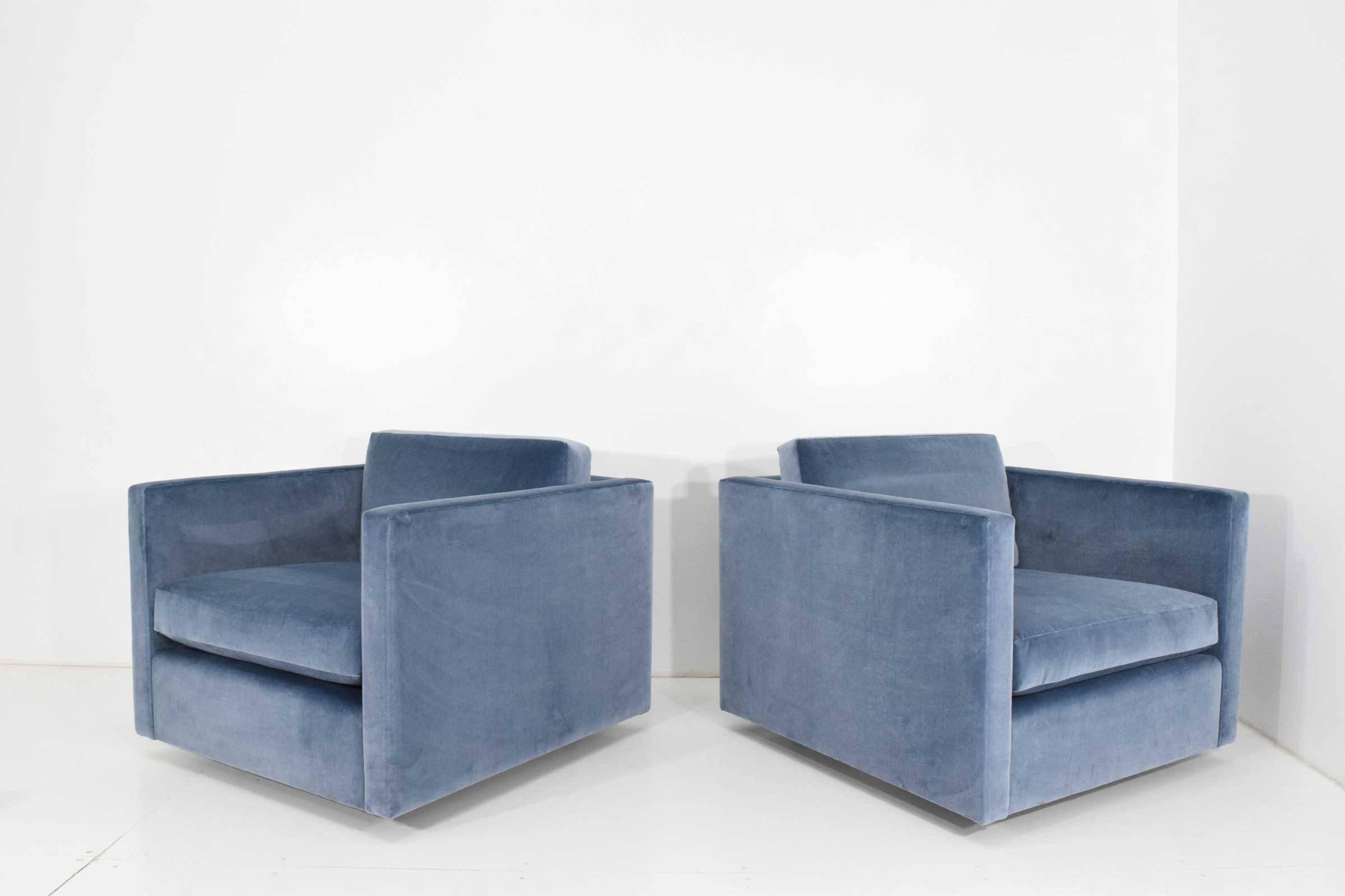 Pair of Knoll Lounge Chairs with Ottoman 1