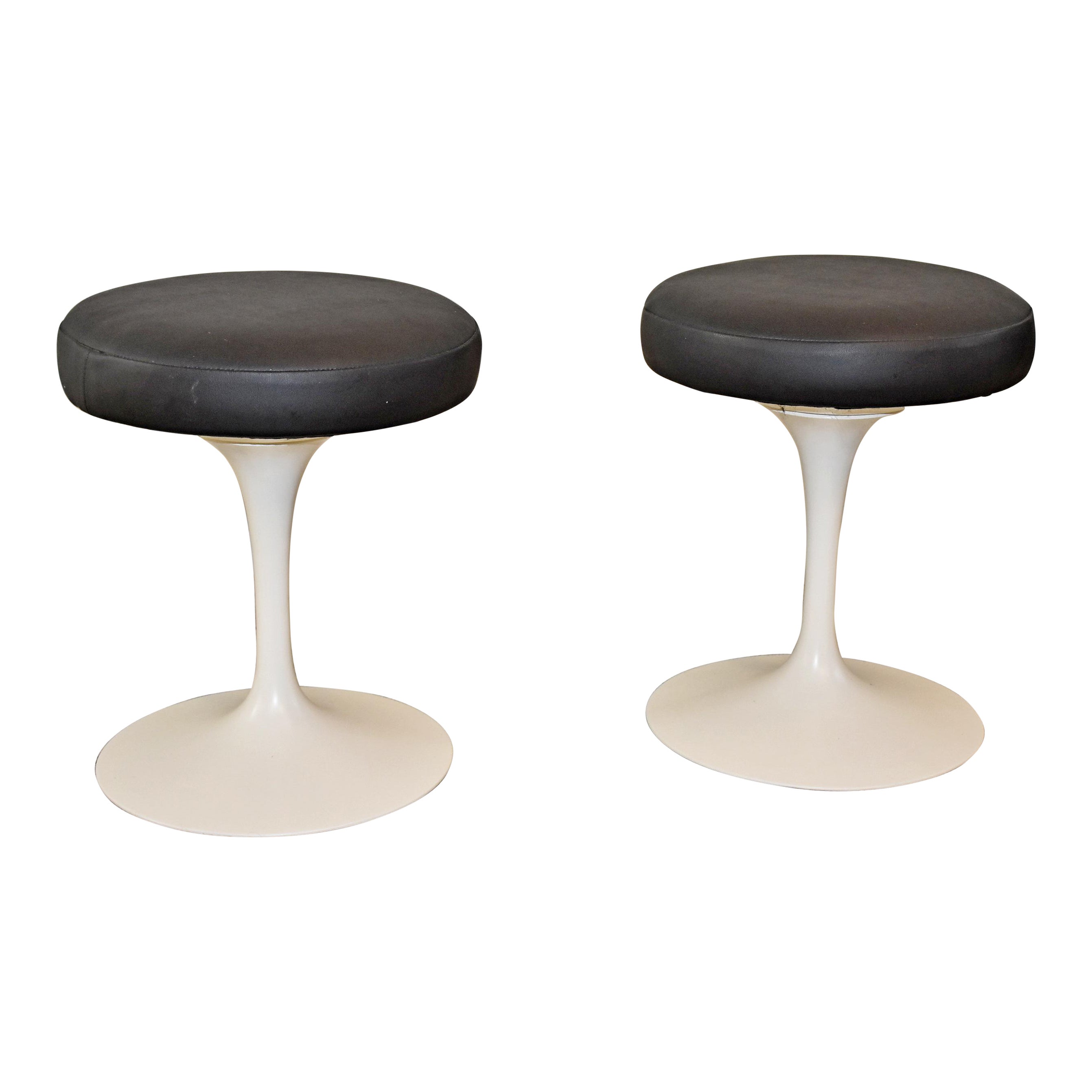 Paire de tabourets Saarinen pivotants à base de tulipe de Knoll