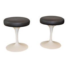 Paire de tabourets Saarinen pivotants à base de tulipe de Knoll