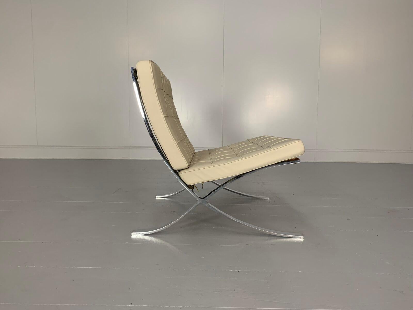 Paire de chaises Barcelona de Knoll Studio, en cuir pâle en vente 8