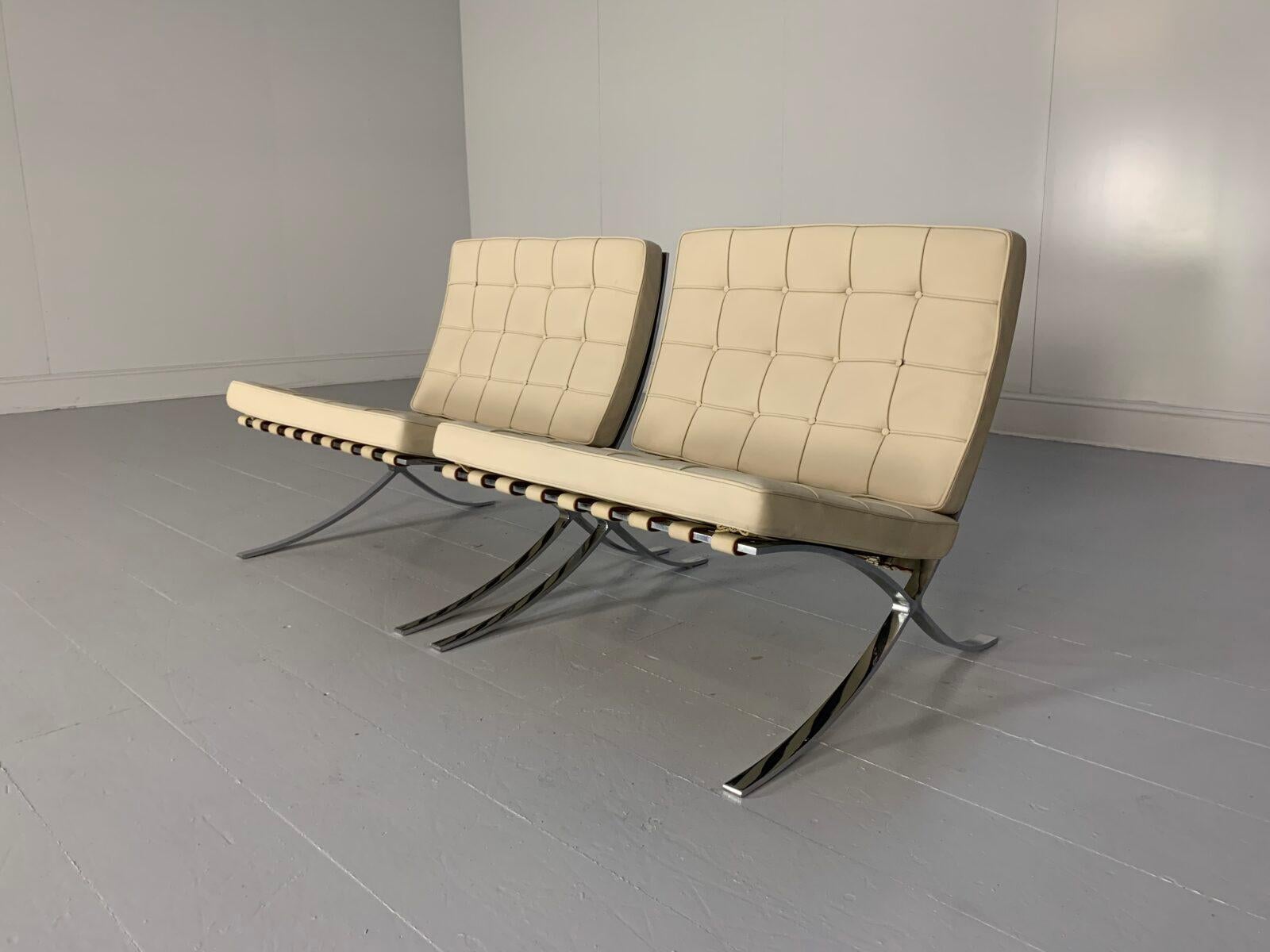 XXIe siècle et contemporain Paire de chaises Barcelona de Knoll Studio, en cuir pâle en vente