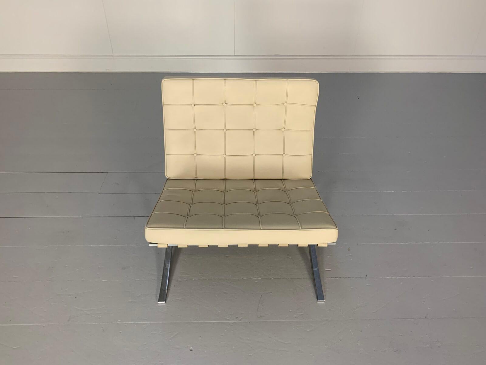Paire de chaises Barcelona de Knoll Studio, en cuir pâle en vente 2