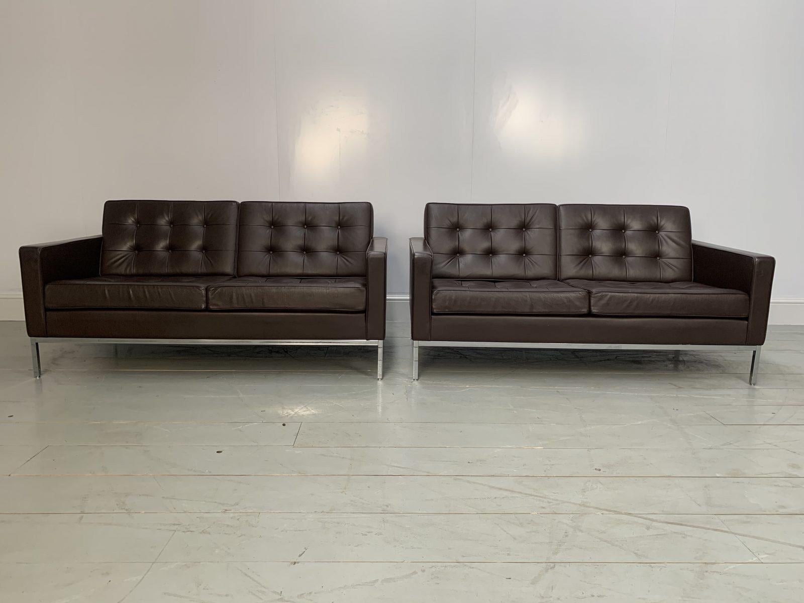 Pair of Knoll Studio “Florence Knoll” settee sofas in “Sabrina” mahogany brown leather

On offer on this occasion is a rare, original identical pair of “Florence Knoll” settee sofas from the world renown furniture house of Knoll Studio, dressed in