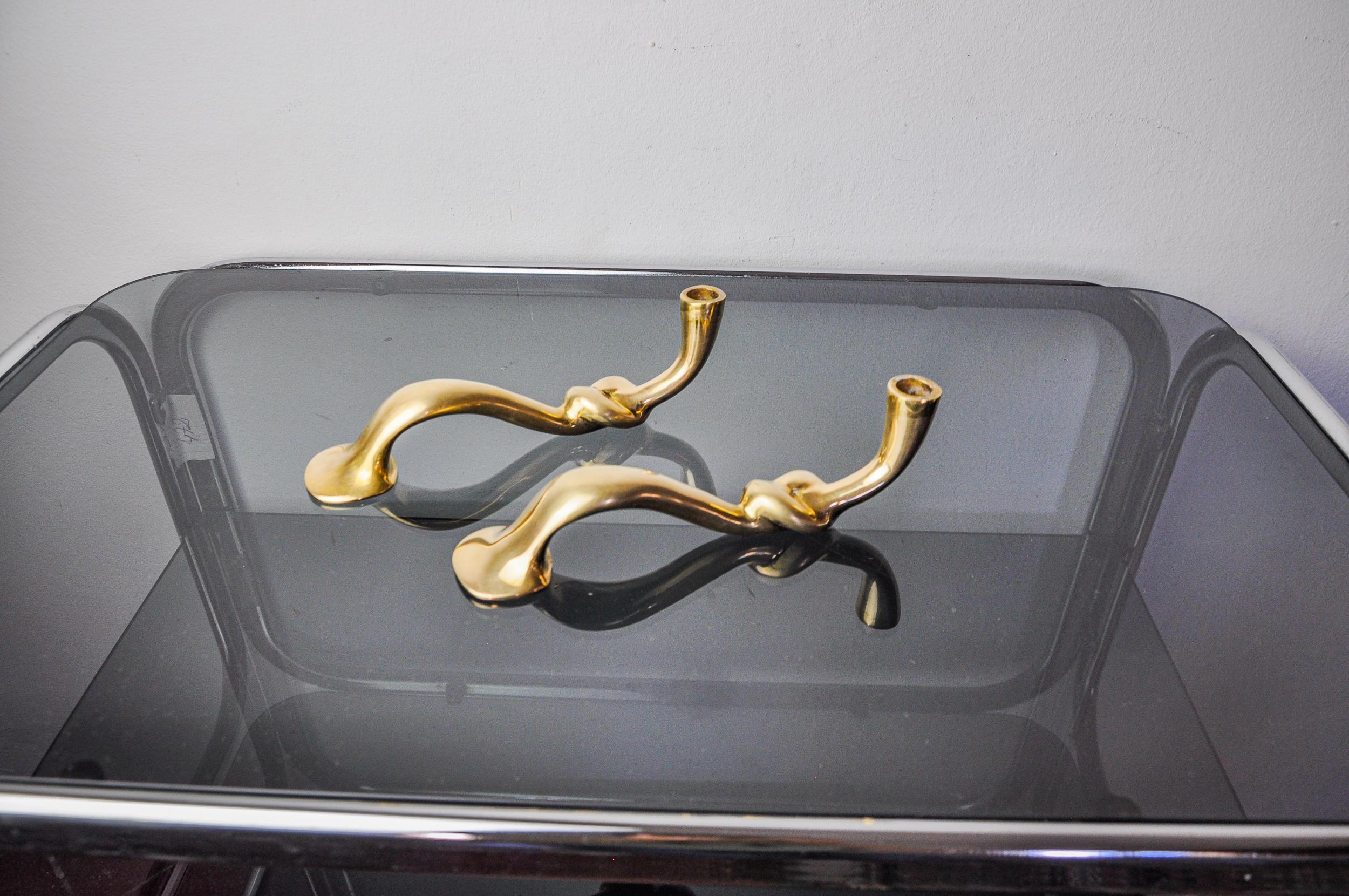 Pareja de candelabros de nudo en bronce, diseño brutalista, Italia, 1970 Regencia de Hollywood en venta