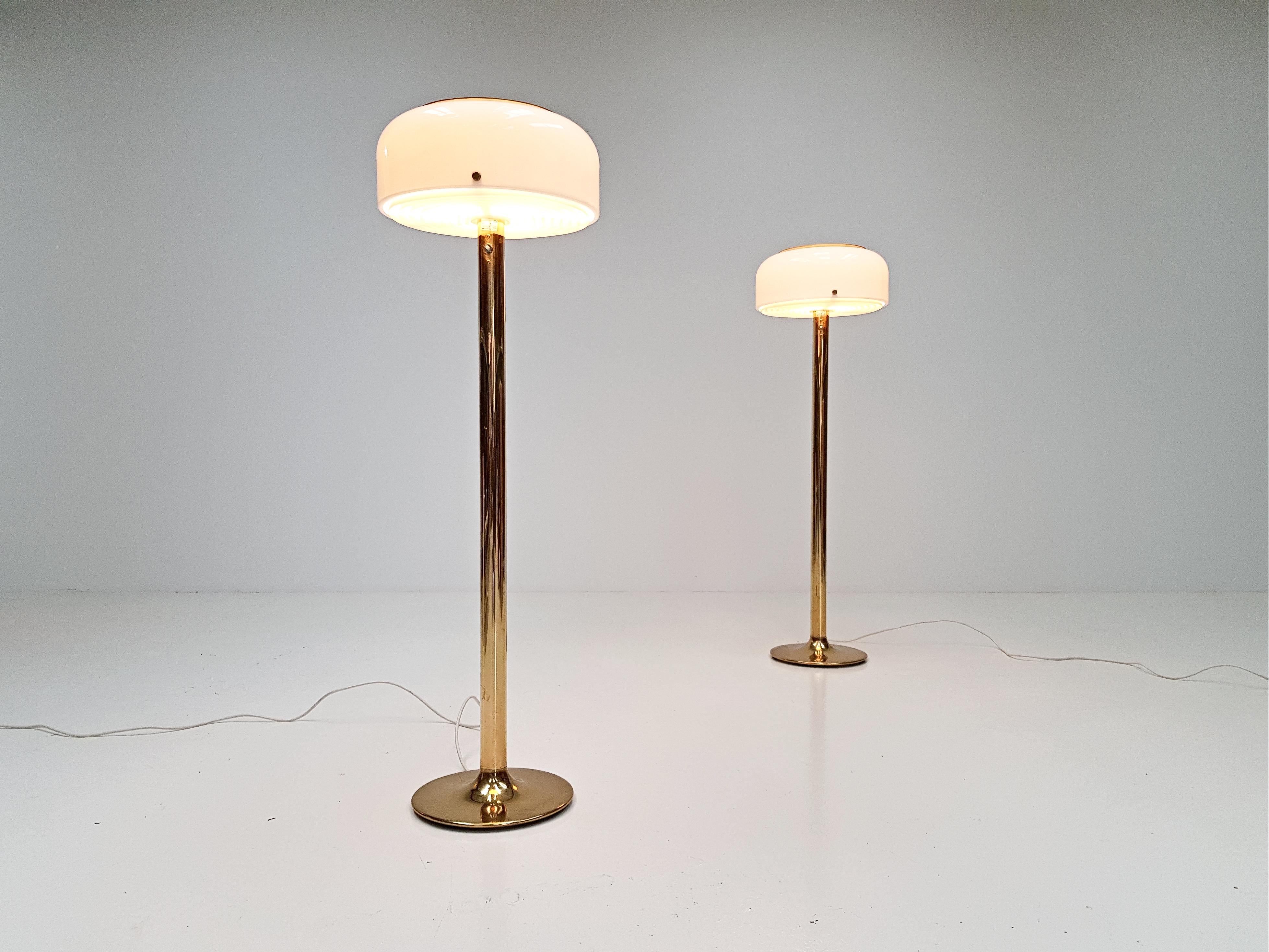 A pair of Knubbling floor lamps by Anders Pehrson for Ateljé Lyktan.

Striking brass stemmed floor lamps designed by Anders Pehrson and produced by Atelje Lyktan, Sweden, 1970s,

The base sits on four small plastic knobs, which makes the lamps