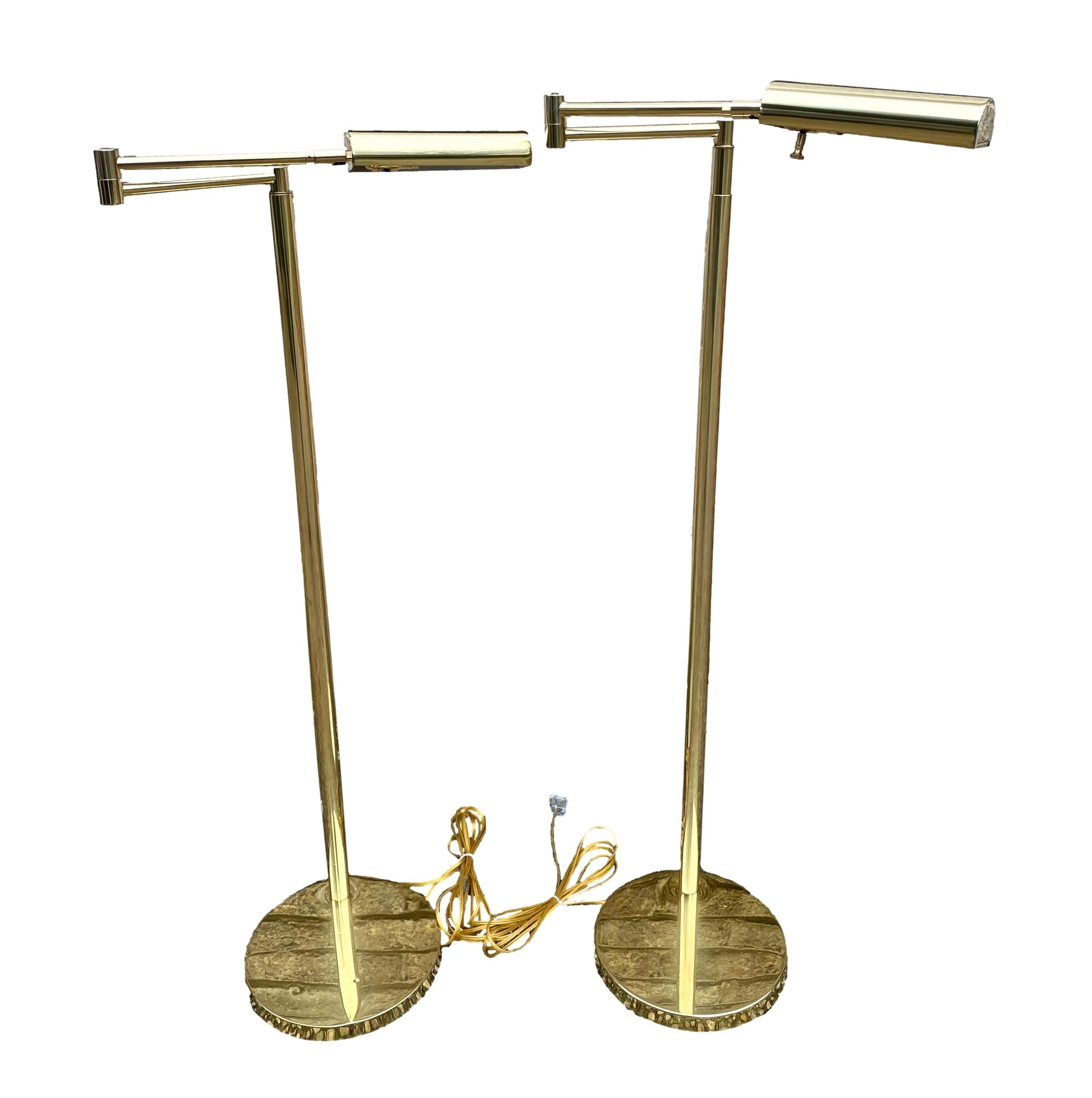 Paire de lampes à bras pivotant Koch et Lowry ..... nouvellement câblées et polies sans laque.....