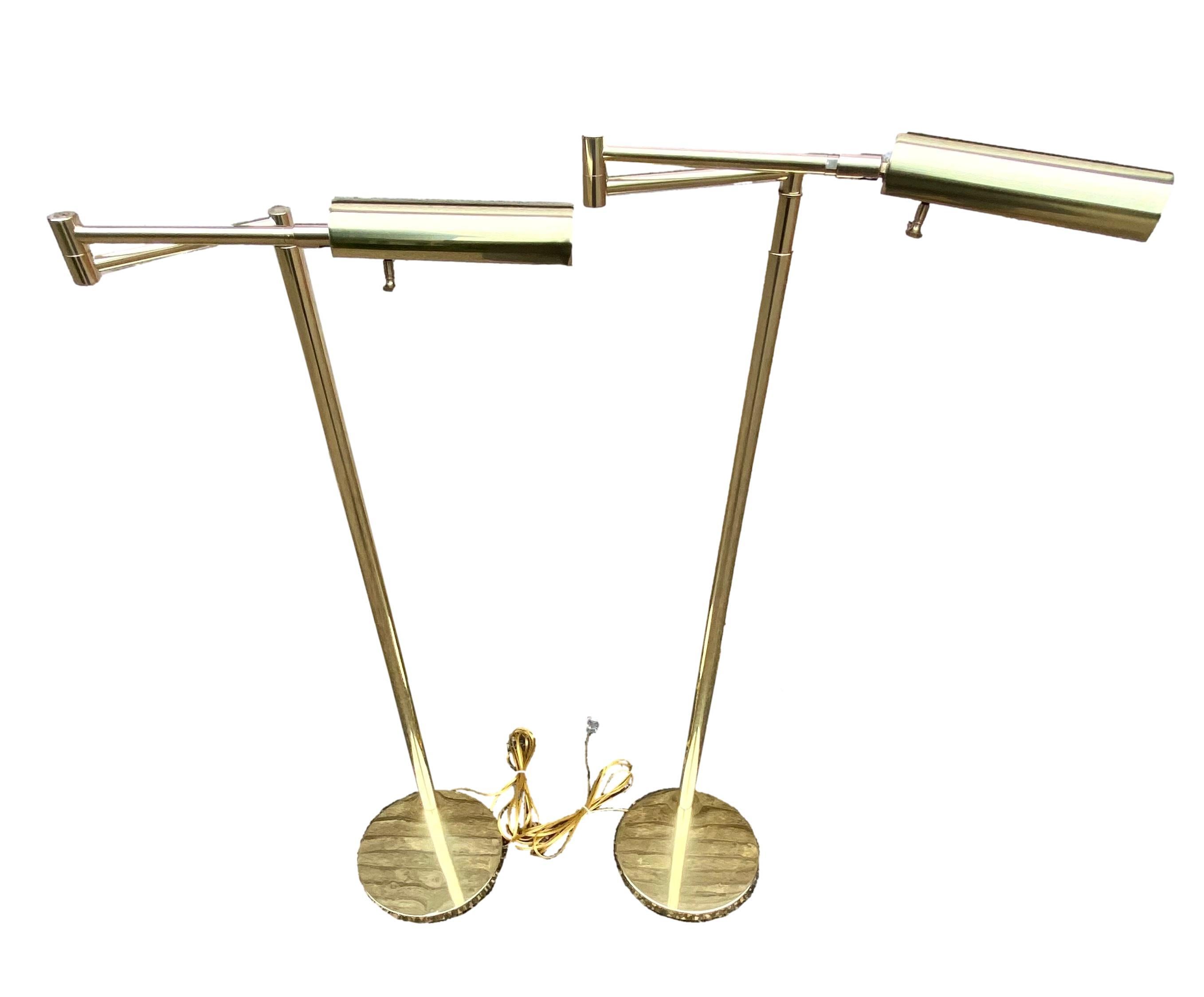 Paire de Koch et  Lampes Lowry à bras pivotant Bon état - En vente à East Hampton, NY