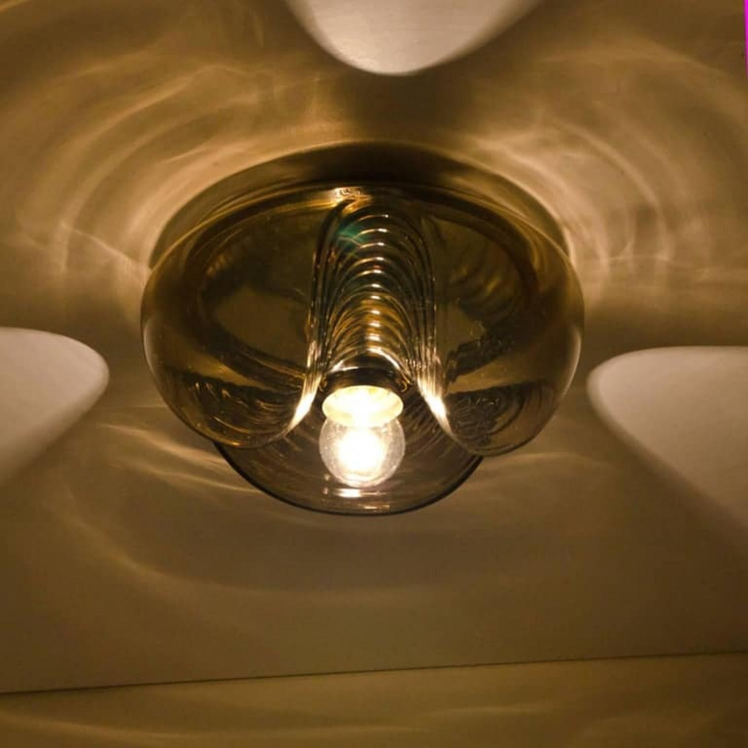 Ein Paar Koch & Lowy Wandleuchter/Lights aus Rauchglas von Peill Putzler, 1970 (Österreichisch) im Angebot