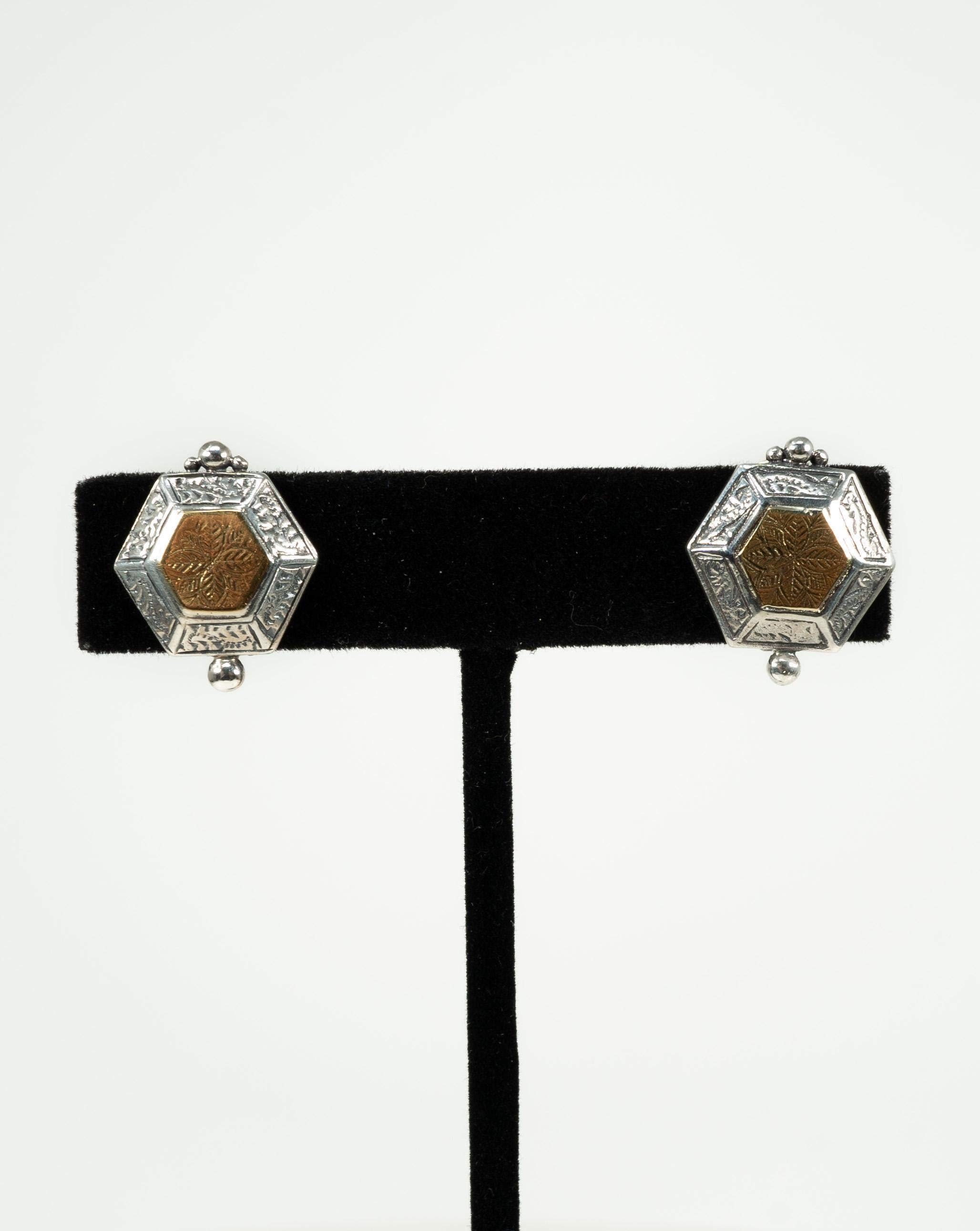Paar Konstantino-Ohrringe aus 22 Karat Gelbgold und Sterlingsilber für Damen oder Herren im Angebot