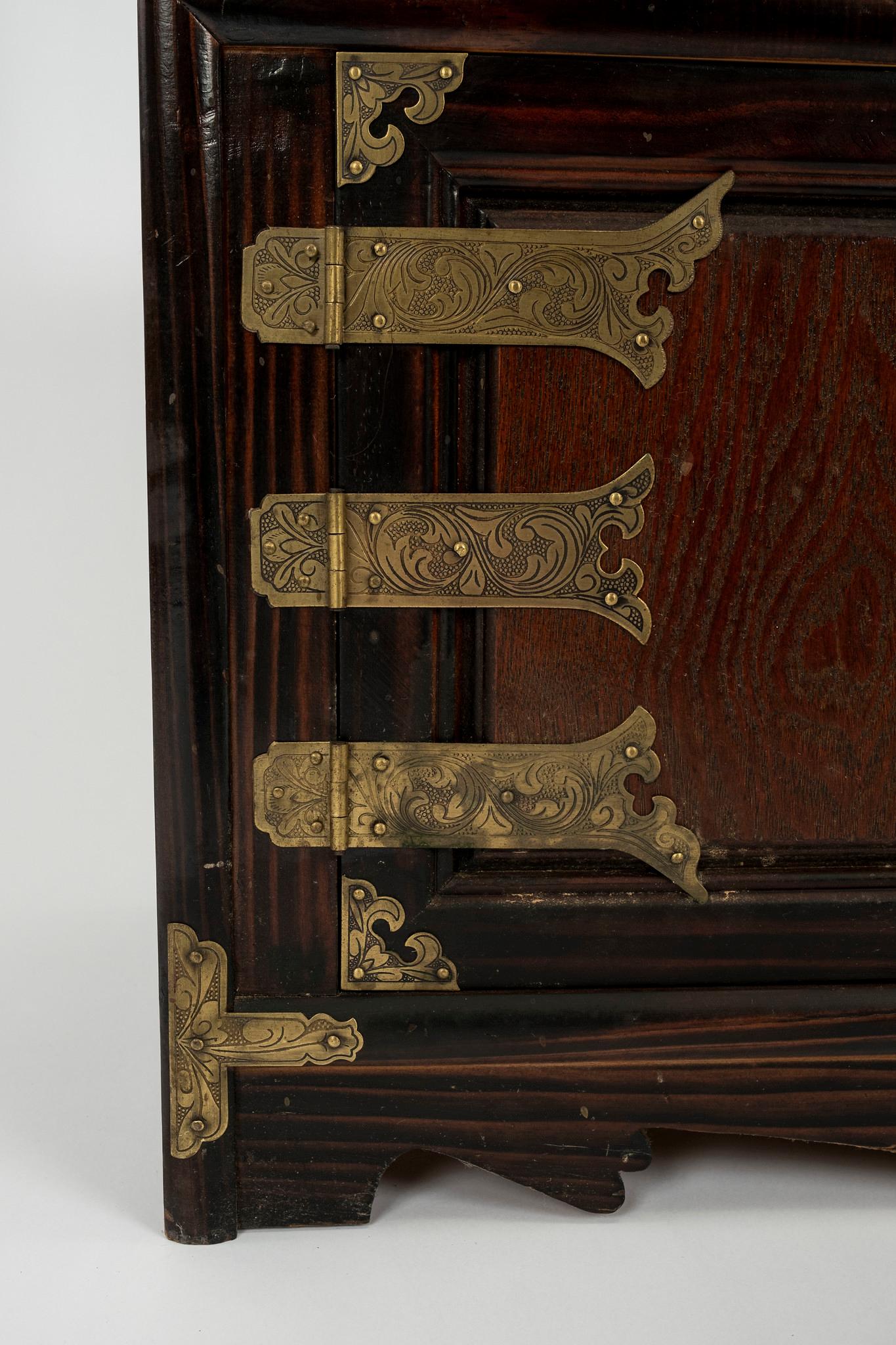 Pair of Korean Brass Mounted Étagère Cabinets 8