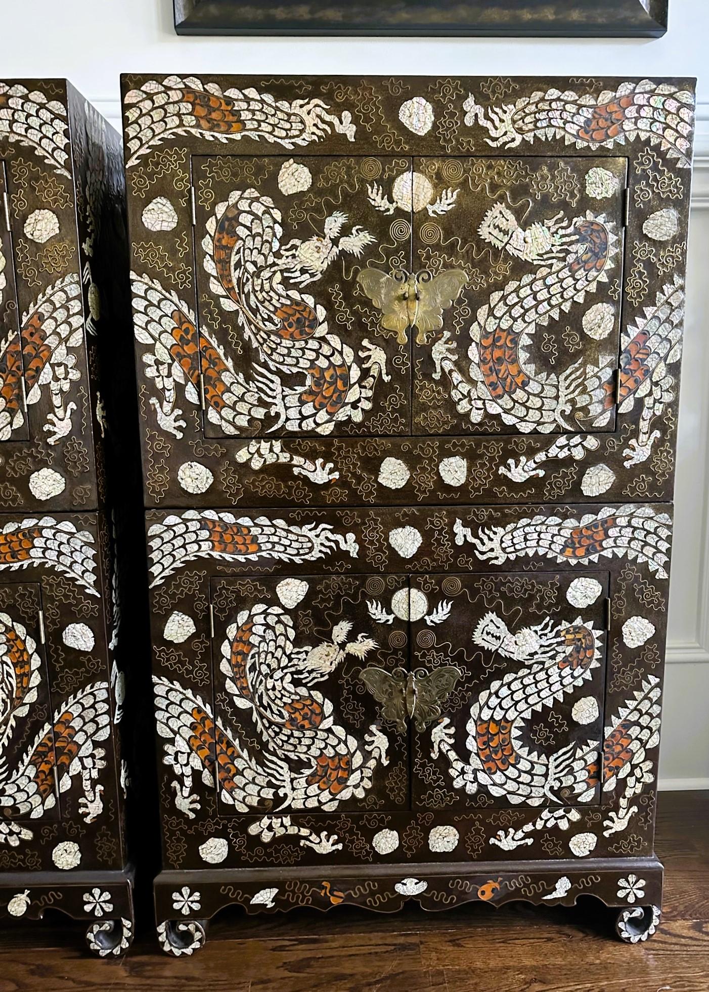 Pair of Korean Lacquer Wood Stacking Nong Cabinets with Striking Inlays In Good Condition For Sale In Atlanta, GA