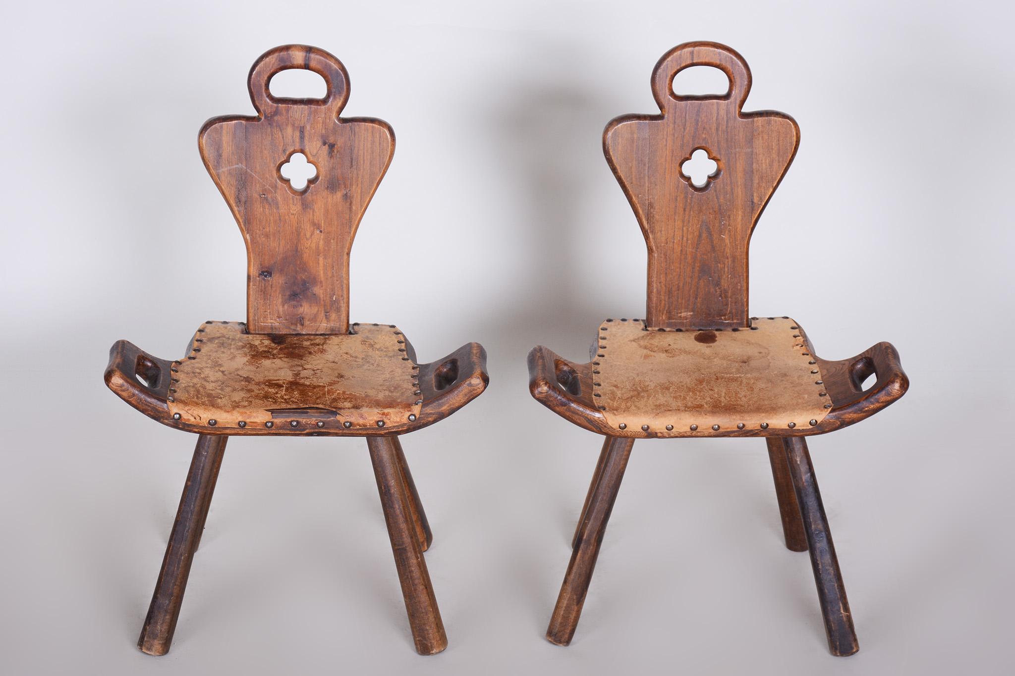 Pair of Krásná Jizba Art Deco Chairs, 1940s Czechia In Good Condition For Sale In Horomerice, CZ