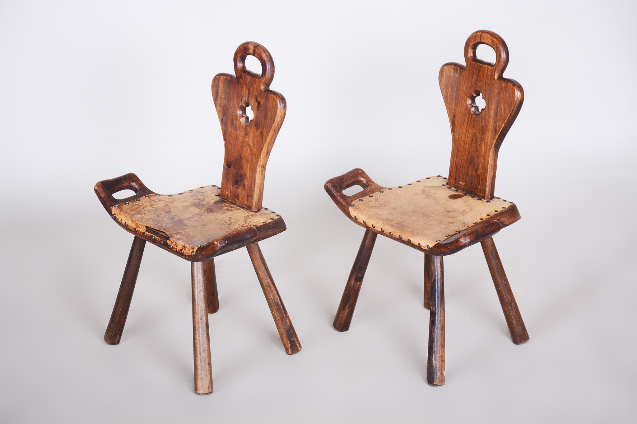 Leather Pair of Krásná Jizba Art Deco Chairs, 1940s Czechia For Sale