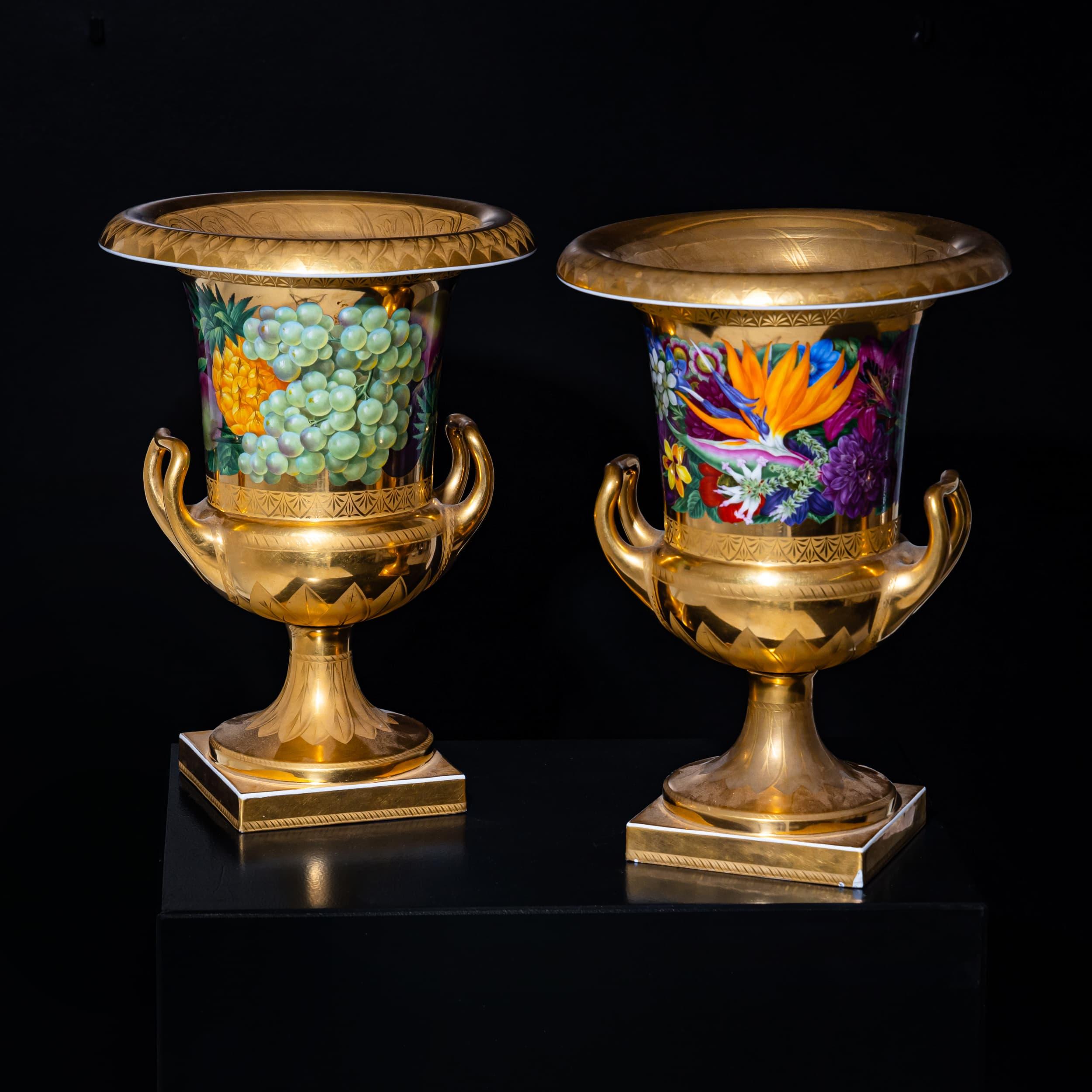 Tedesco Coppia di vasi Krater w. Decorazioni floreali e di frutta, K.K. Schinkel, KPM, Berlino 1825 in vendita