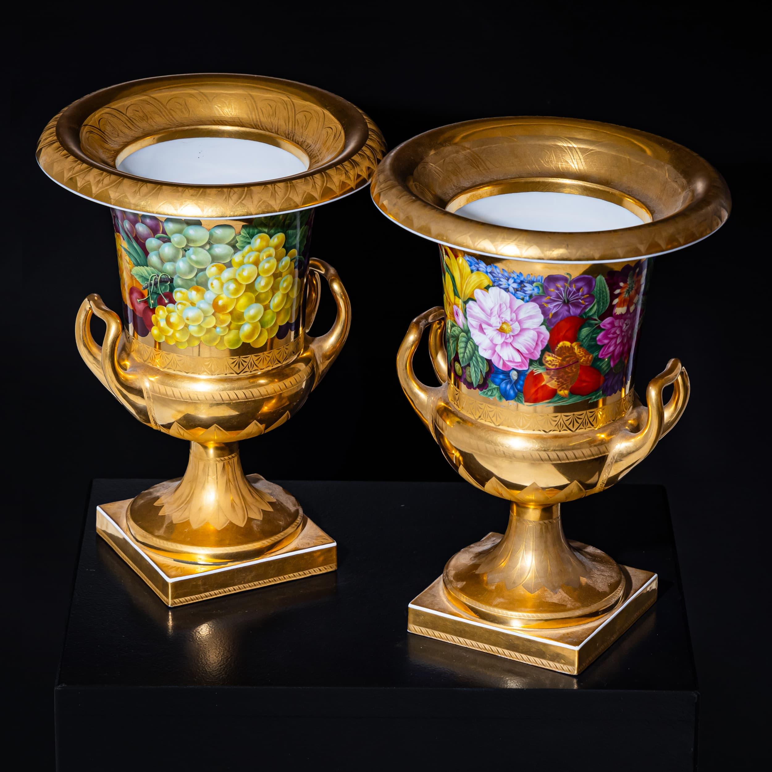Dorato Coppia di vasi Krater w. Decorazioni floreali e di frutta, K.K. Schinkel, KPM, Berlino 1825 in vendita