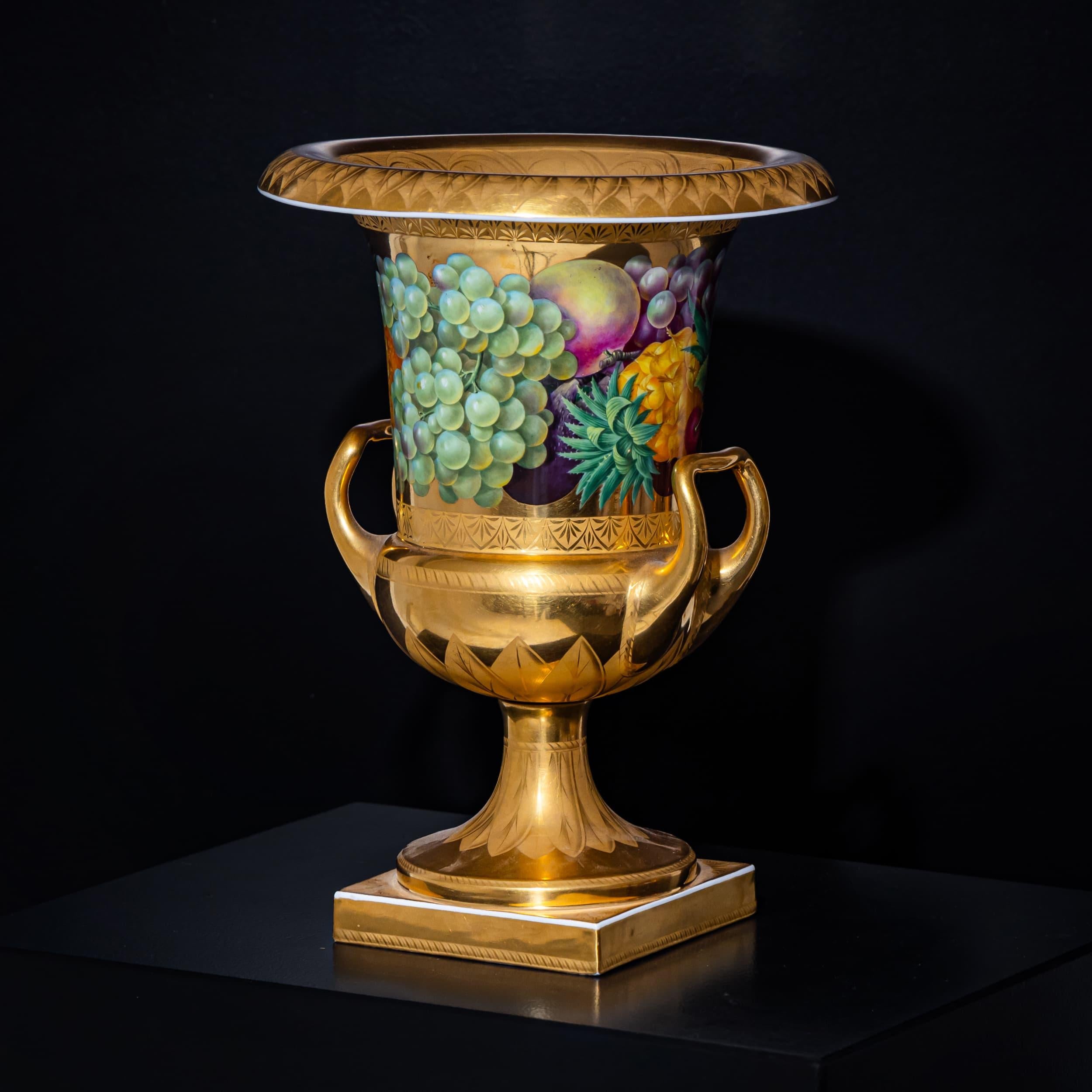 Coppia di vasi Krater w. Decorazioni floreali e di frutta, K.K. Schinkel, KPM, Berlino 1825 In condizioni ottime in vendita a Greding, DE