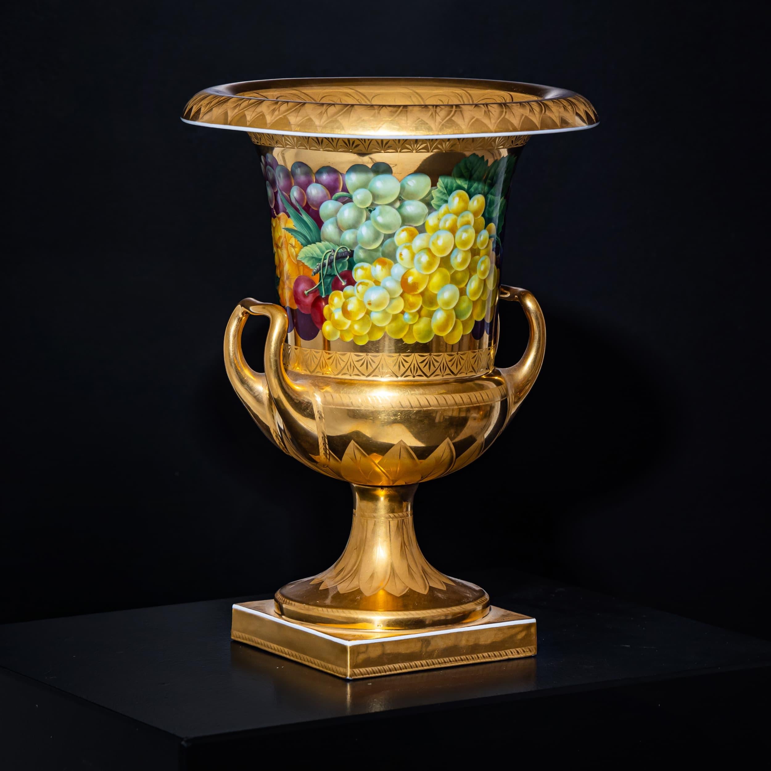 Inizio XIX secolo Coppia di vasi Krater w. Decorazioni floreali e di frutta, K.K. Schinkel, KPM, Berlino 1825 in vendita