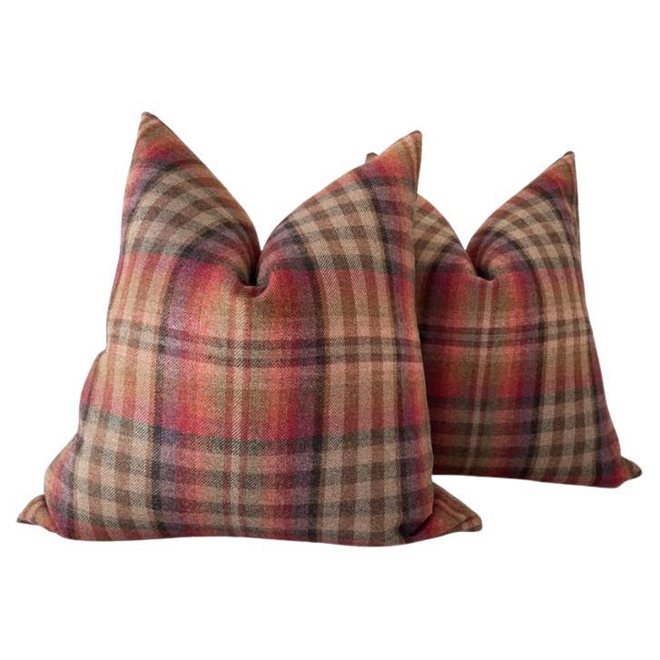 Coppia di cuscini Kravet Nevis" in lana russa e malva con imbottitura in piuma d
oca