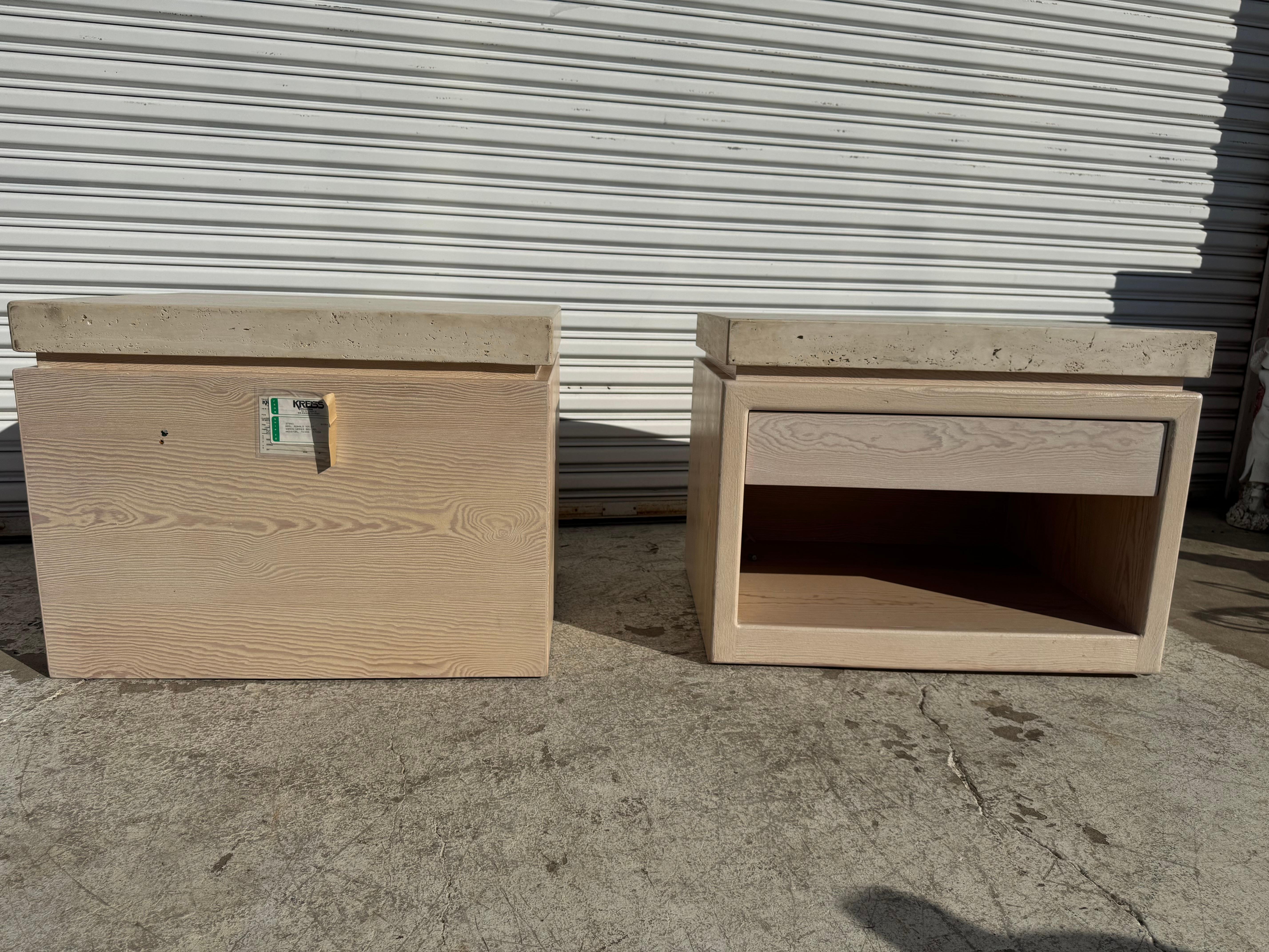 Travertin Paire de tables de nuit en travertin de Kreiss en vente