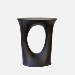 Paire de tables gigognes Kreten, tables d'appoint noires de Souda, sur commande