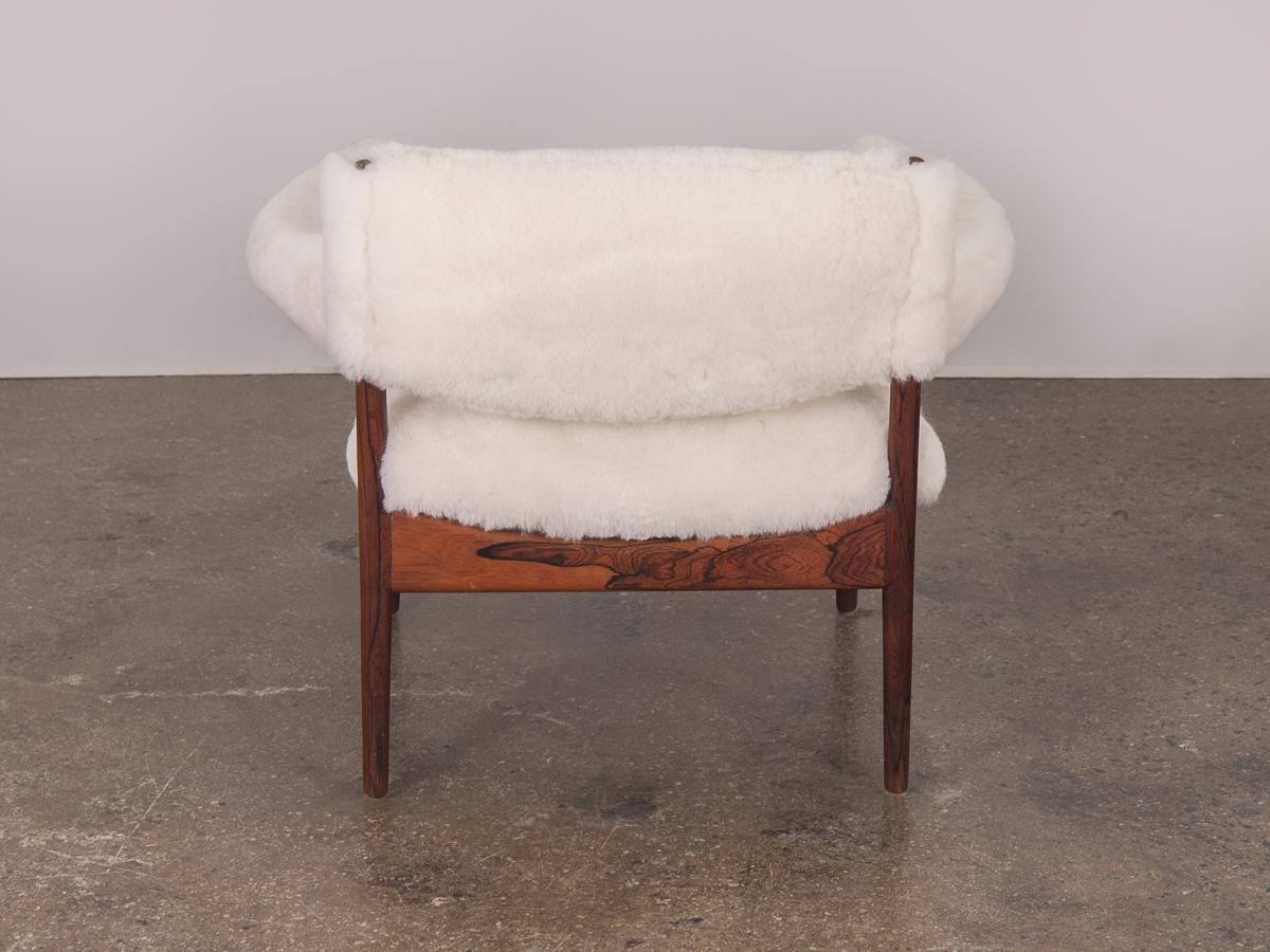 Paire de chaises longues Modus Kristian Vedel à dossier bas en peau de mouton  Excellent état - En vente à Brooklyn, NY