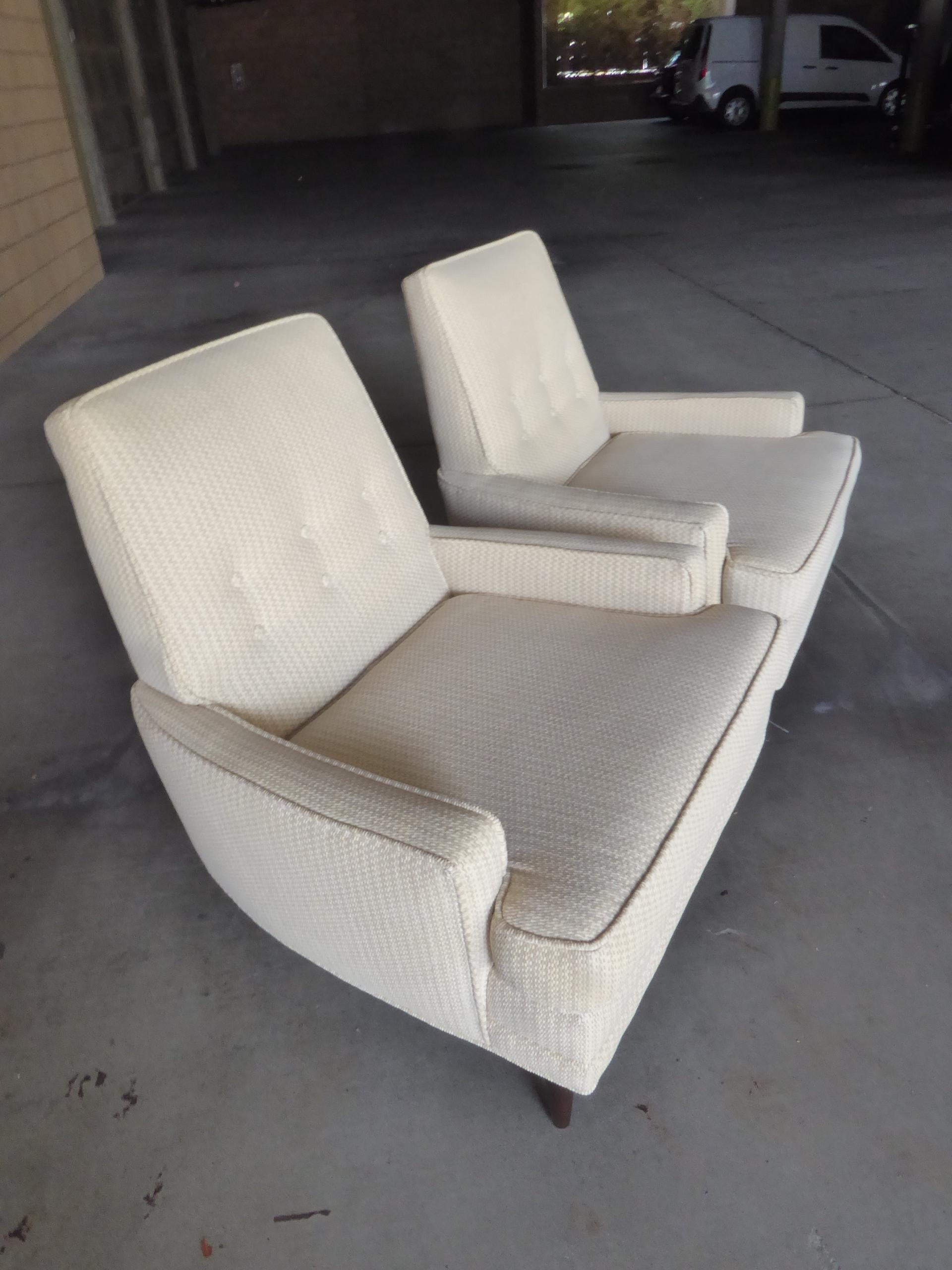 Pair of Kroehler Furniture Upholstered Armchairs In Excellent Condition In Palm Springs, CA