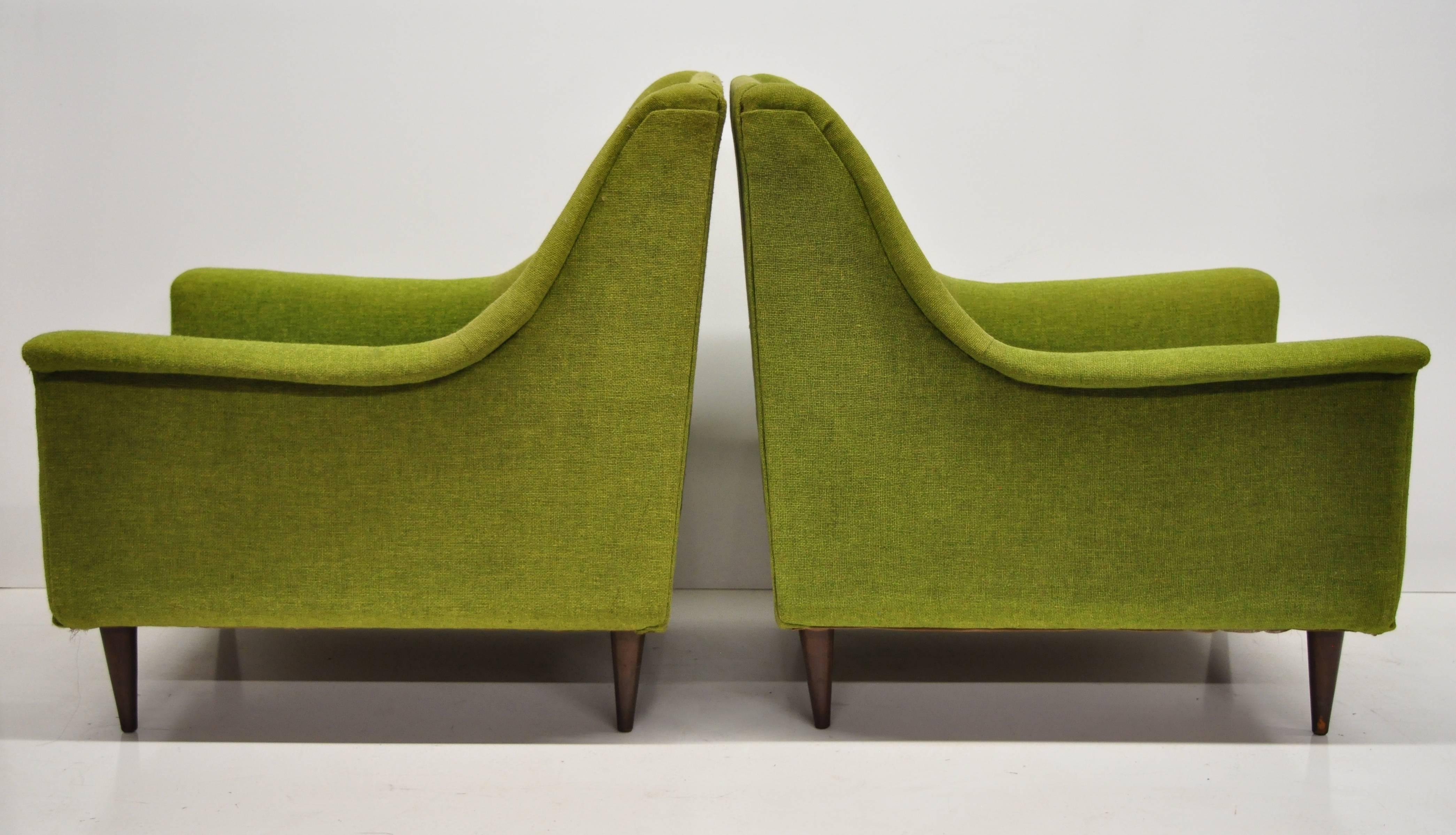 Pair of vintage Mid-Century Modern curved arm lounge chairs by Kroehler Avant in the Adrian Pearsall Style. Item features sleek sculptural form, solid wood frames, original label, tapered walnut legs, clean Modernist lines and quality American