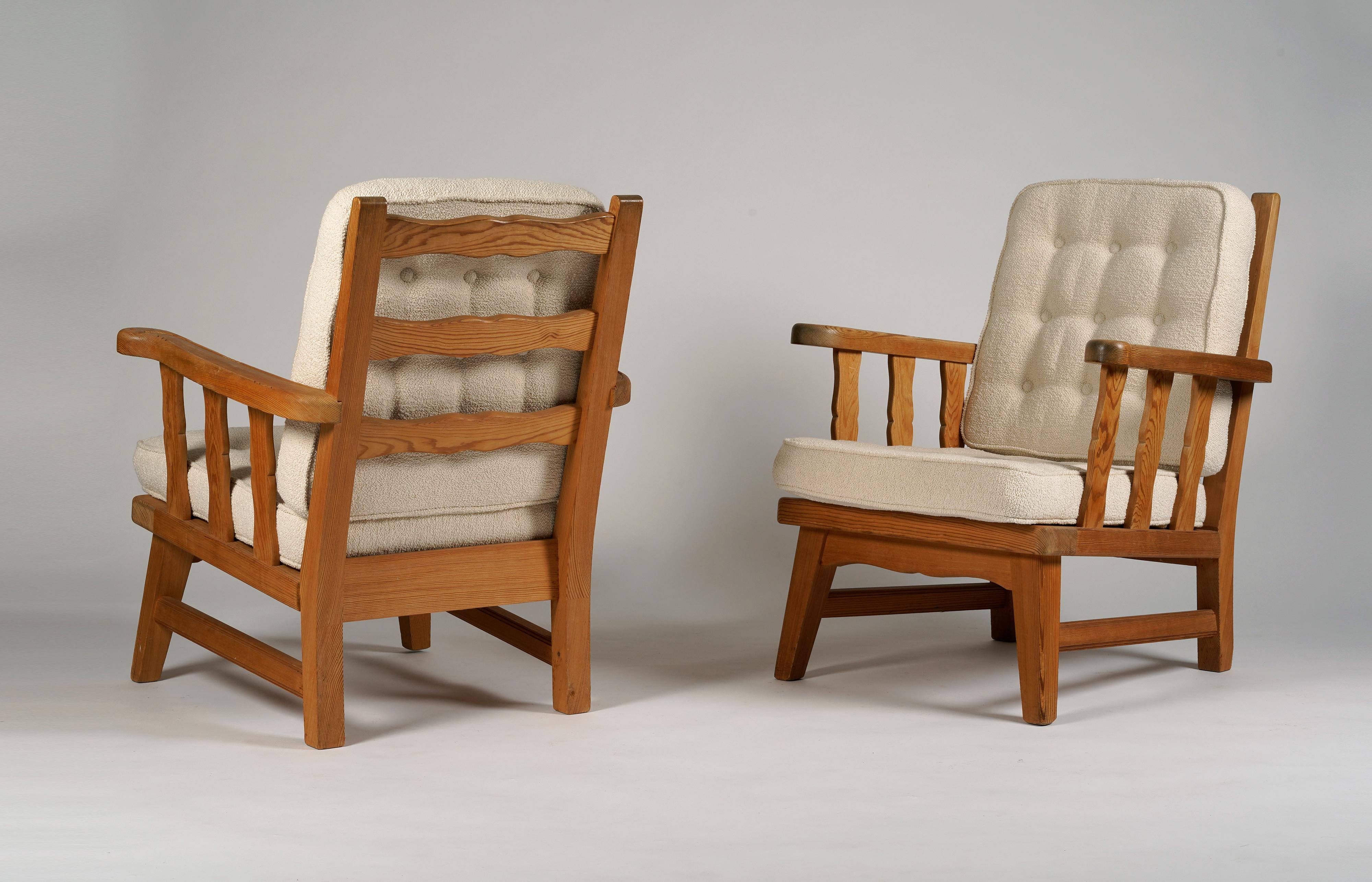 Tessile Coppia di poltrone Fabrice in pino, rivestite in tessuto bouclé, anni '60 in vendita