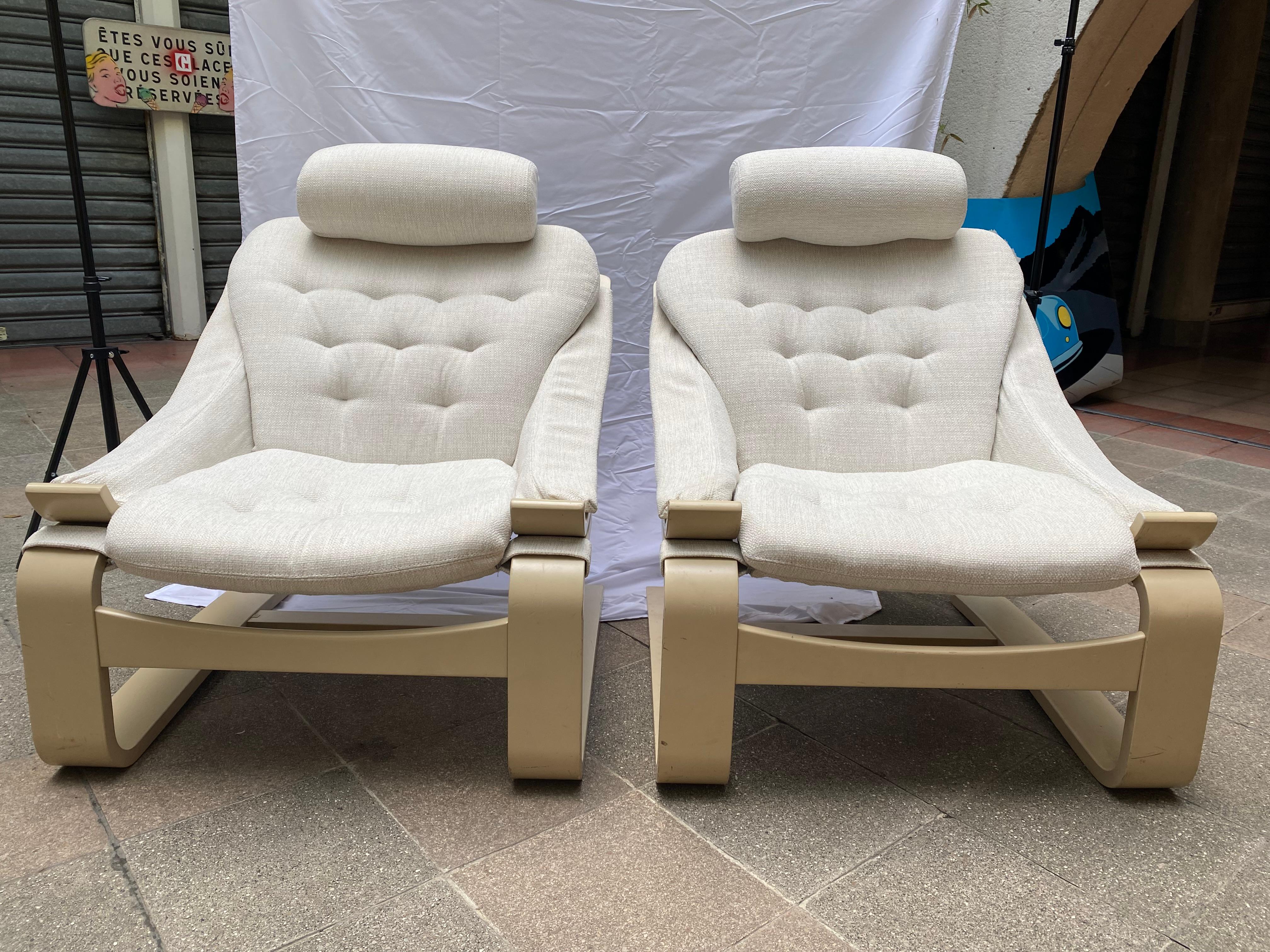 Pair of Kroken armchairs - Ake FRIBYTER
Scandinavian design 
Circa 1970
Materials: creamy white fabric and beech wood structure 
Dimensions: h 88 cm x w 75 cm x d86 cm
Ref : 40193/18
Price: 1900 € for the chair.
