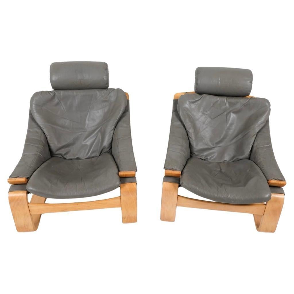 Scandinave moderne Paire de chaises longues Kroken en bois courbé gris avec pouf Ake Fribytter en vente