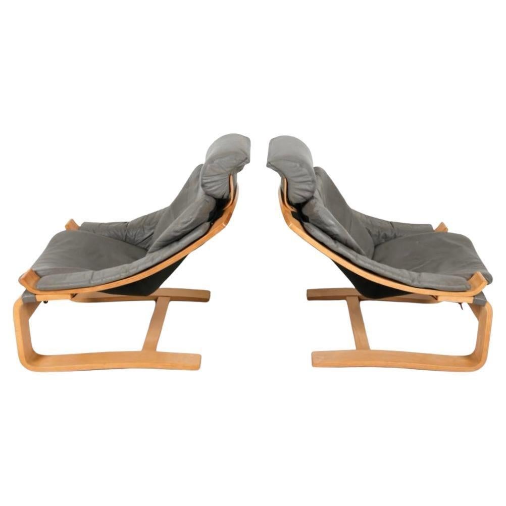 Suédois Paire de chaises longues Kroken en bois courbé gris avec pouf Ake Fribytter en vente