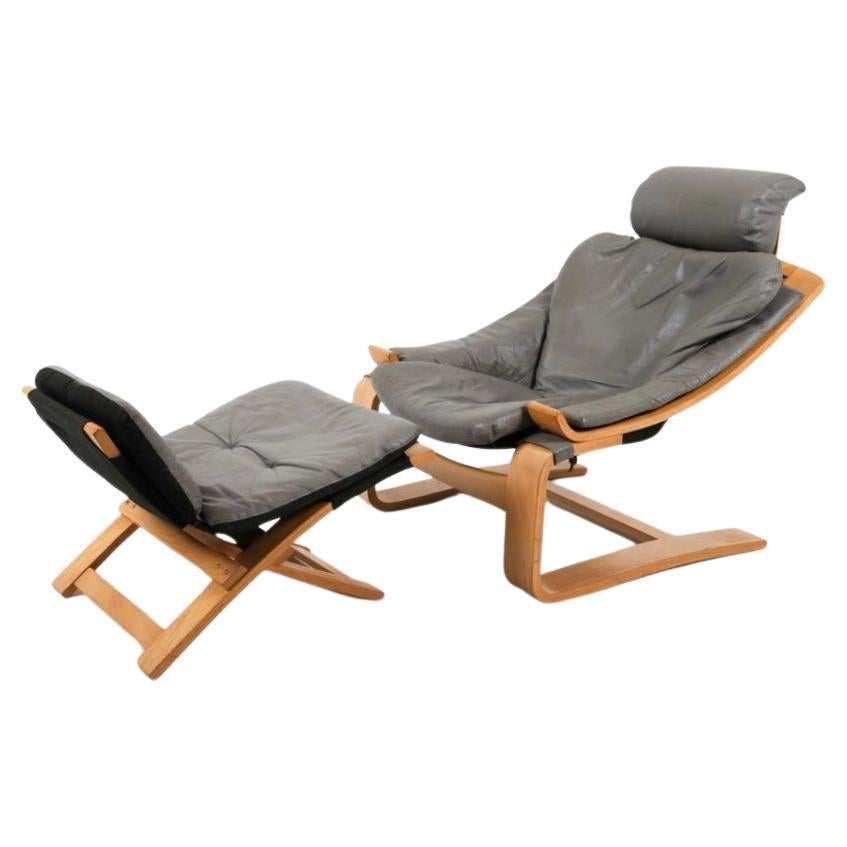 Travail du bois Paire de chaises longues Kroken en bois courbé gris avec pouf Ake Fribytter en vente