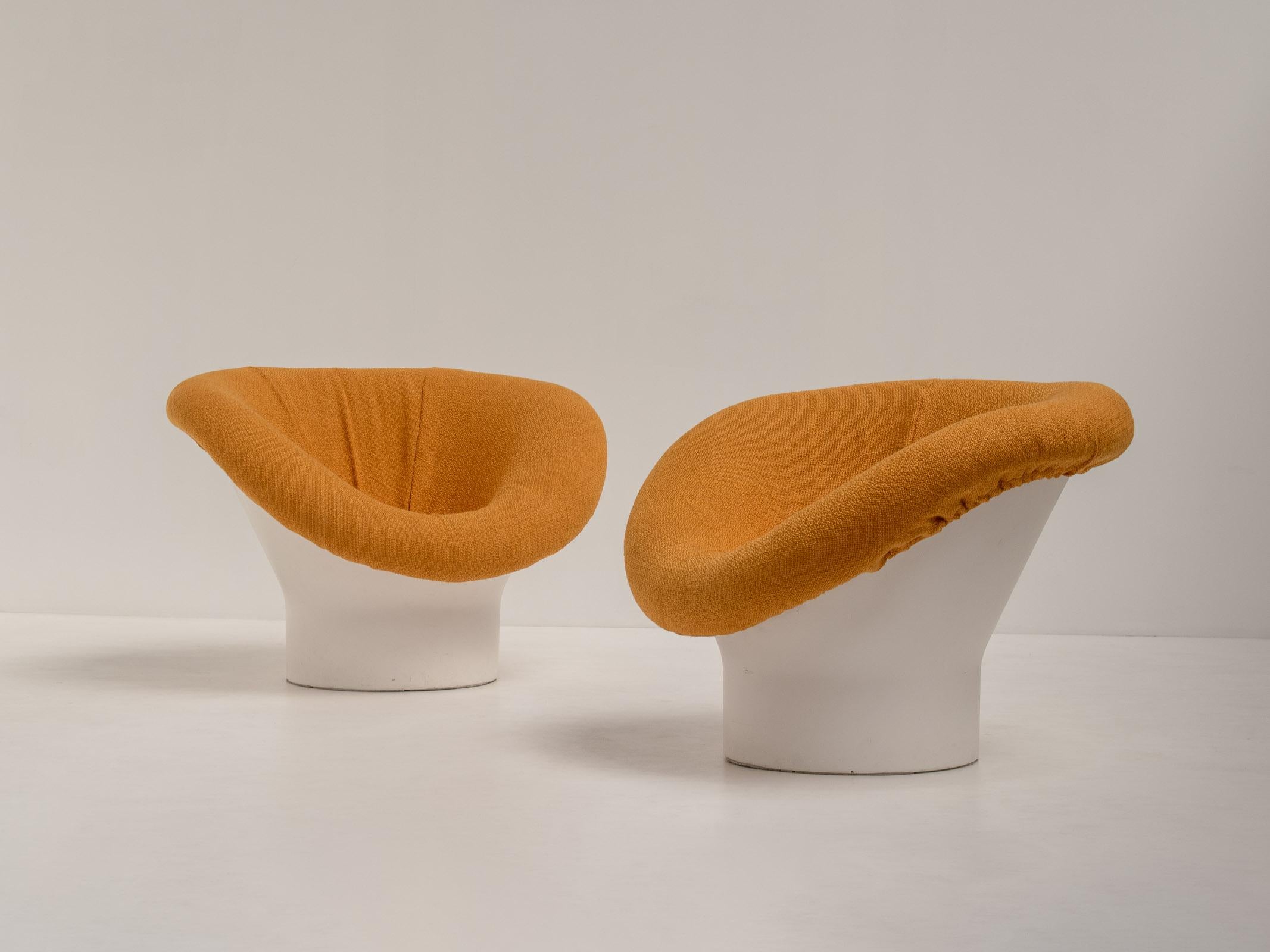 Lennart Bender for Ulferts AB, pair of lounge chairs model 'Krokus', Sweden, 1960s.

The designer was clearly inspired by a flower and translated the design into a very cool and sleek chair. They are the perfect fun element to light up any space or