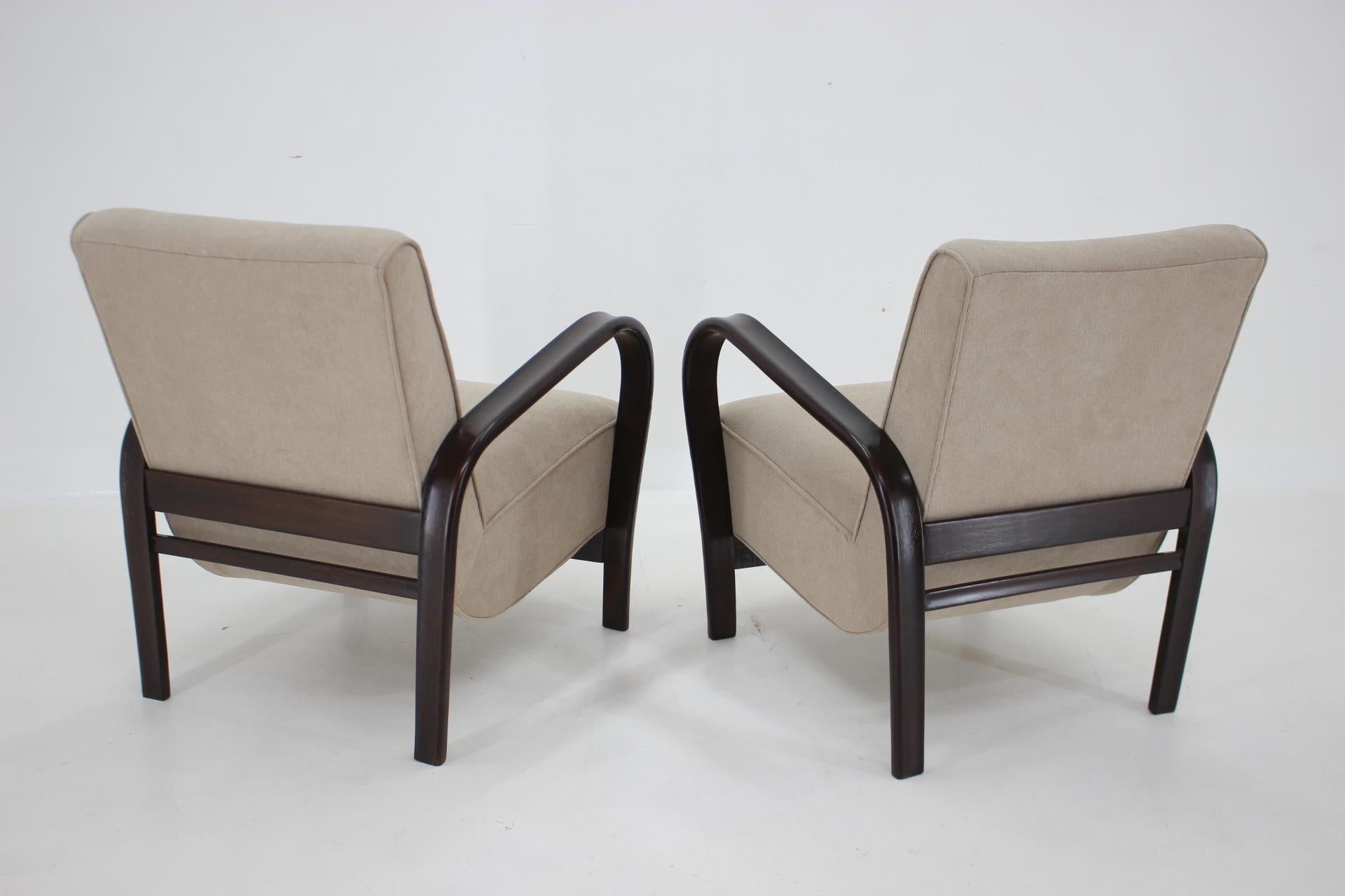 Paire de fauteuils Kropacek et Kozelka restaurés, Tchécoslovaquie, années 1960 2