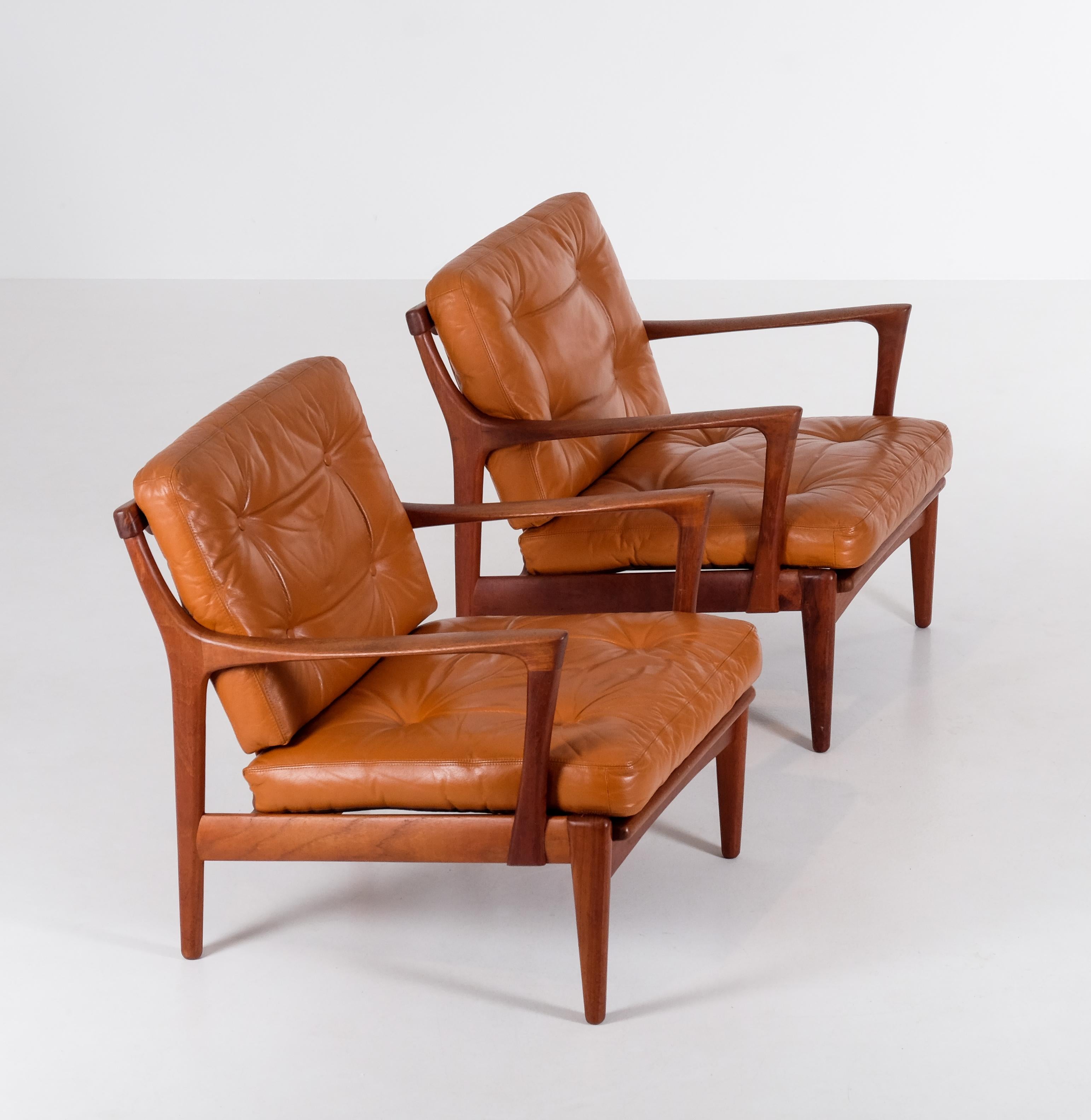 Conçu par Bertil Fridhagen et produit par Bodafors, années 1960. Signé. 
Bon état d'origine avec de petits signes d'utilisation.