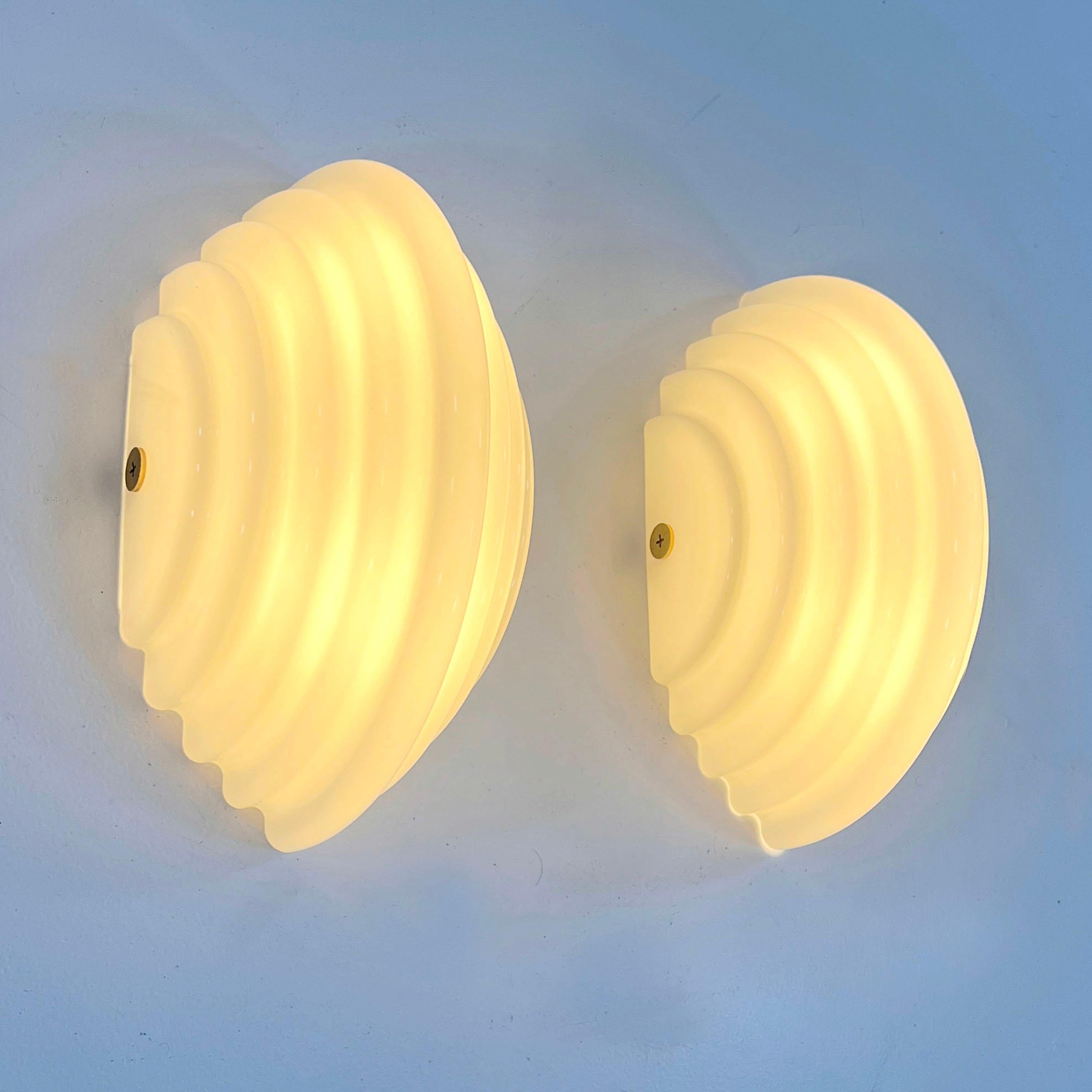 Designer - Kazuide Takahama 
Producer - Sirrah 
Model - Kumo Wall Lamps 
Design Period - Seventies
Measurements - Width 25 cm x Depth 25 cm x Height 45 cm
Materials - Plastic
Color - White
Electrical Properties - Lightbulb E27
Comments - Light wear
