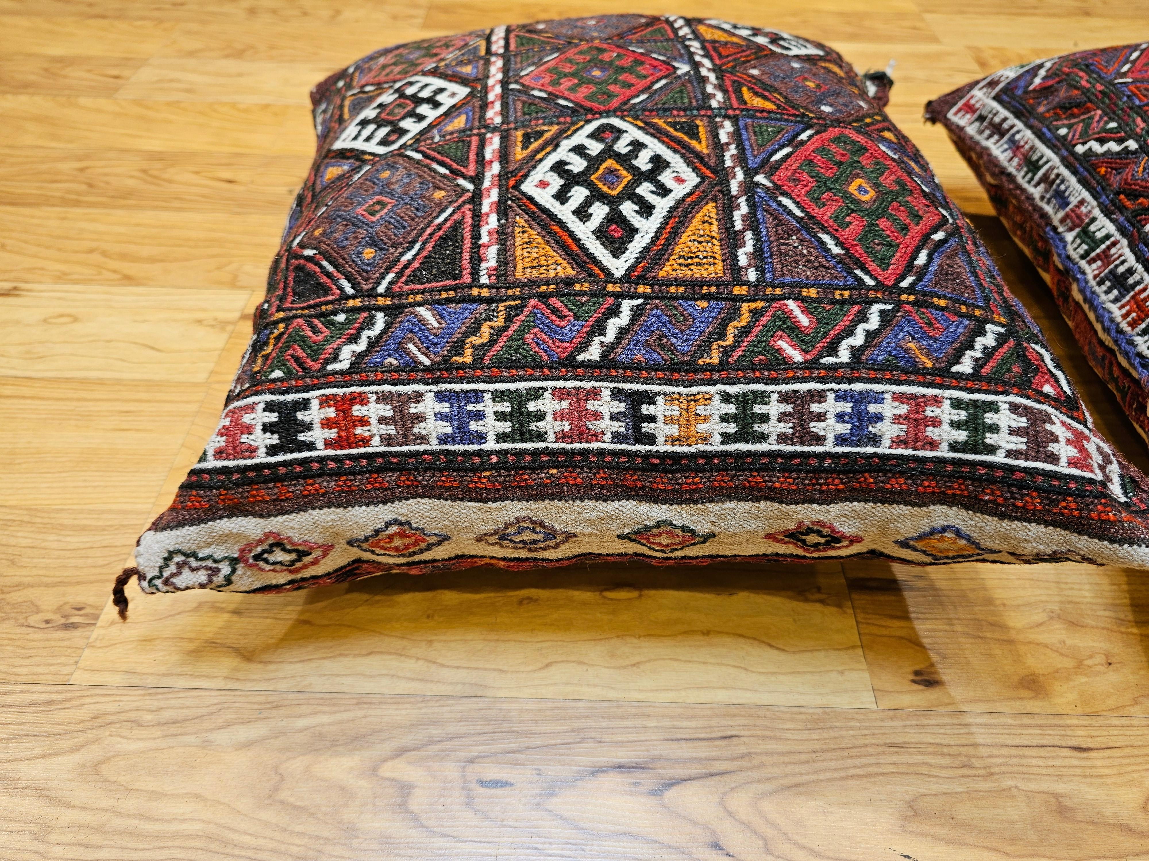 Pair of Kurdish Saddlebag Pillows in Red, Green, Ivory, Purple, Cornmeal In Good Condition For Sale In Barrington, IL