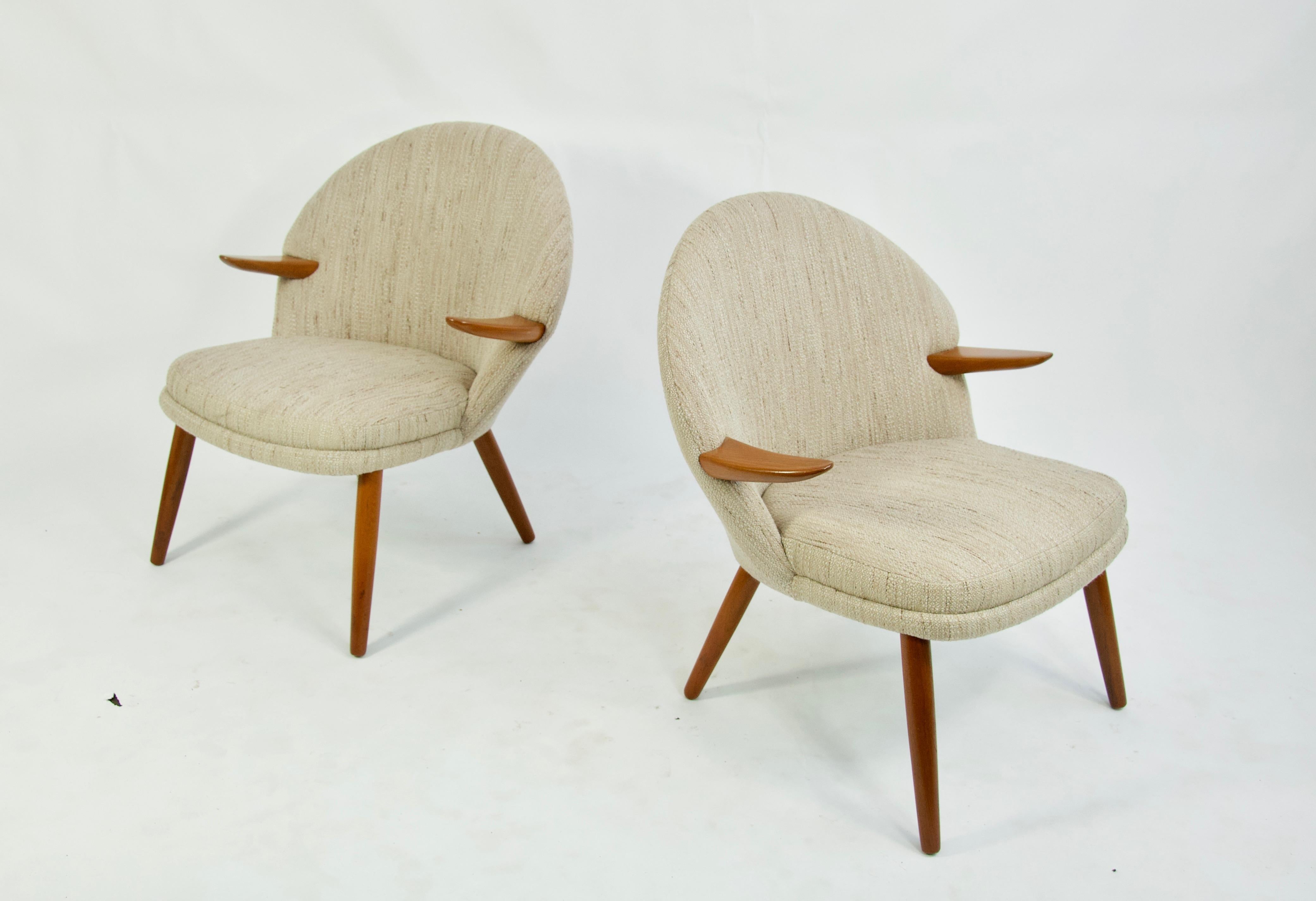 Scandinavian Modern Pair of Kurt Olsen Danish Teak Lounge Chairs For Sale