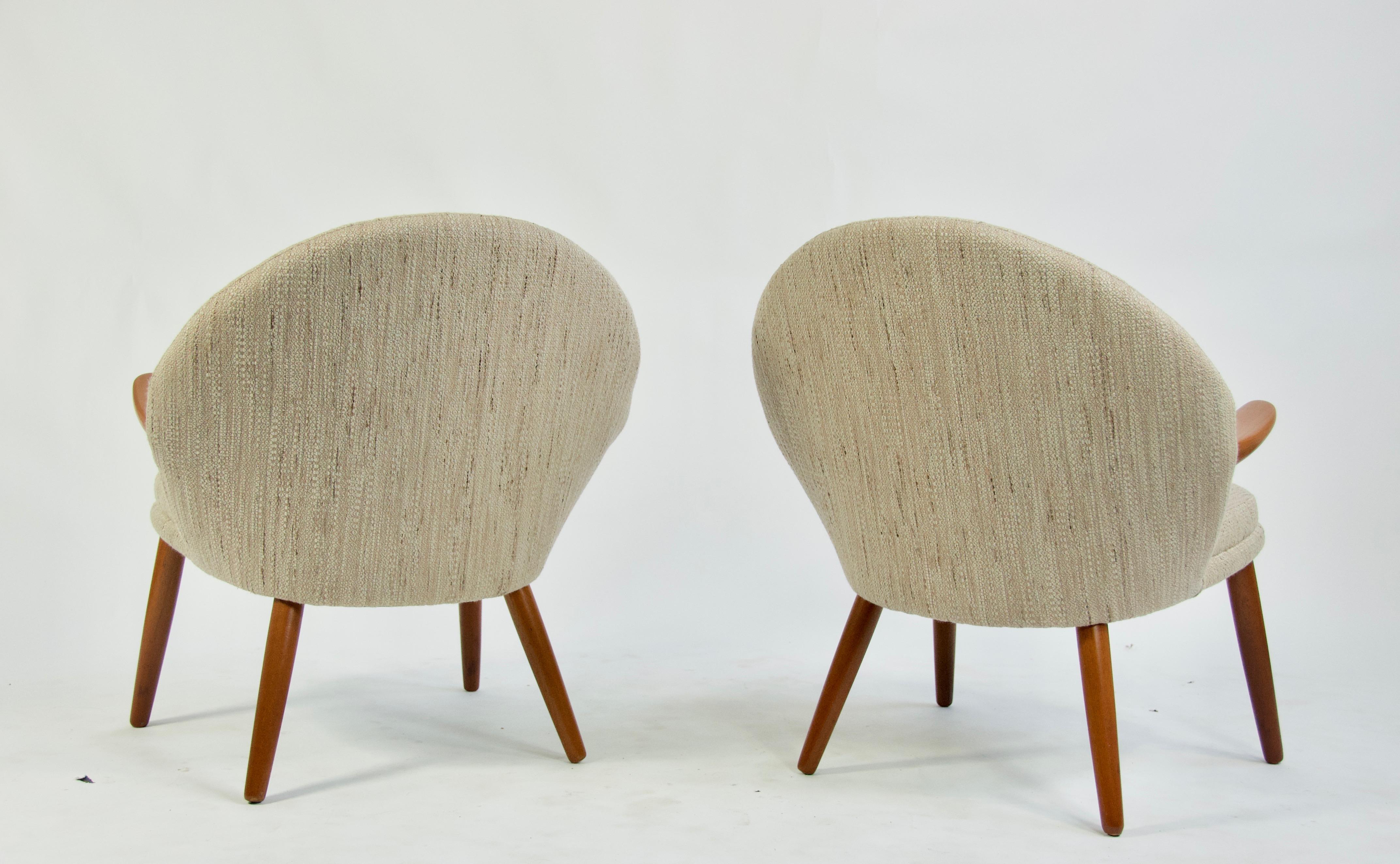 20th Century Pair of Kurt Olsen Danish Teak Lounge Chairs For Sale