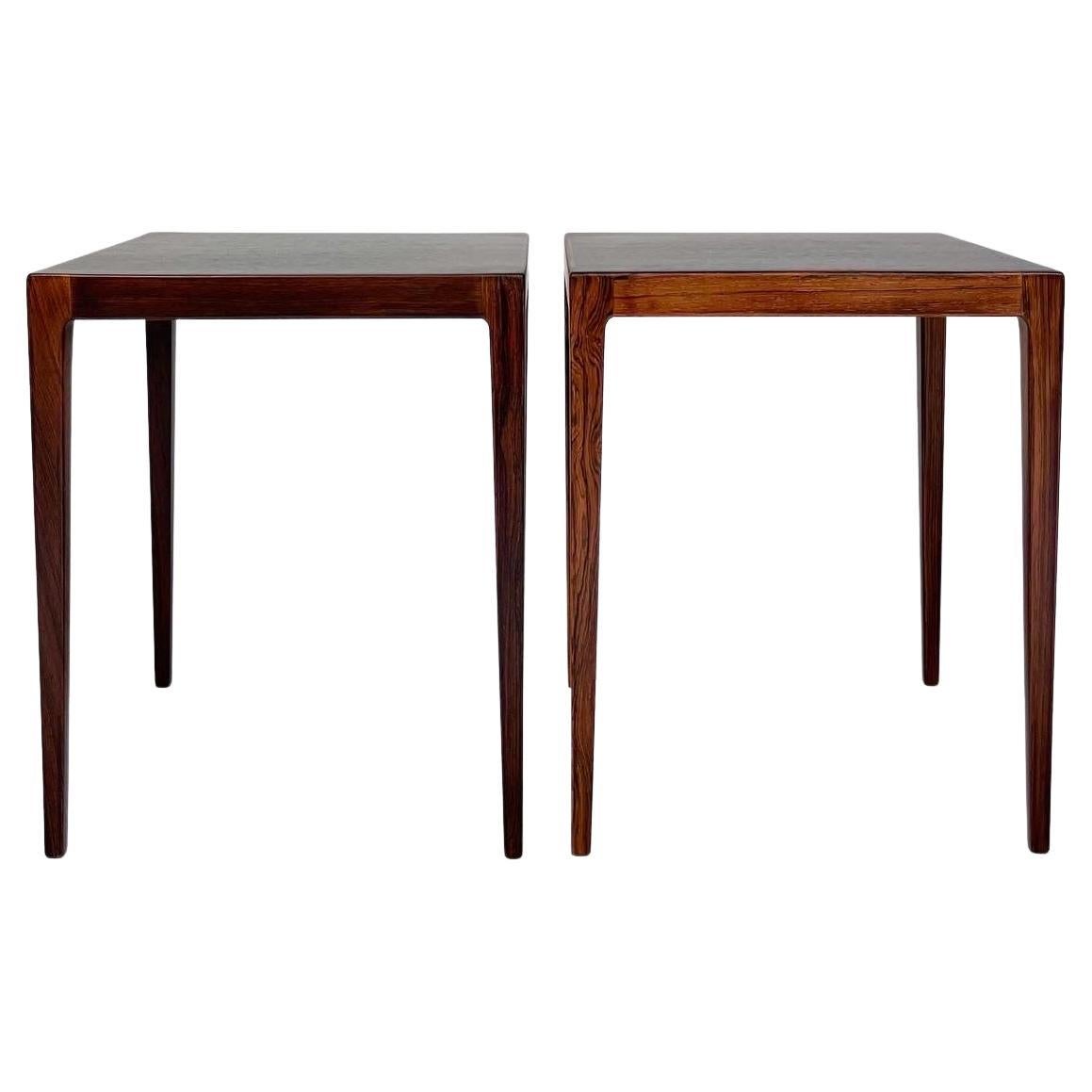 Elegant pair of rosewood side tables designed by Kurt Østervig for the Danish company Jason in the late 1950s.

Beautiful dark grained rosewood with well-crafted details.

Refinished with semi-gloss lacquer.

Width: 36 cm x 36 cm / 14“ x 14“
Height: