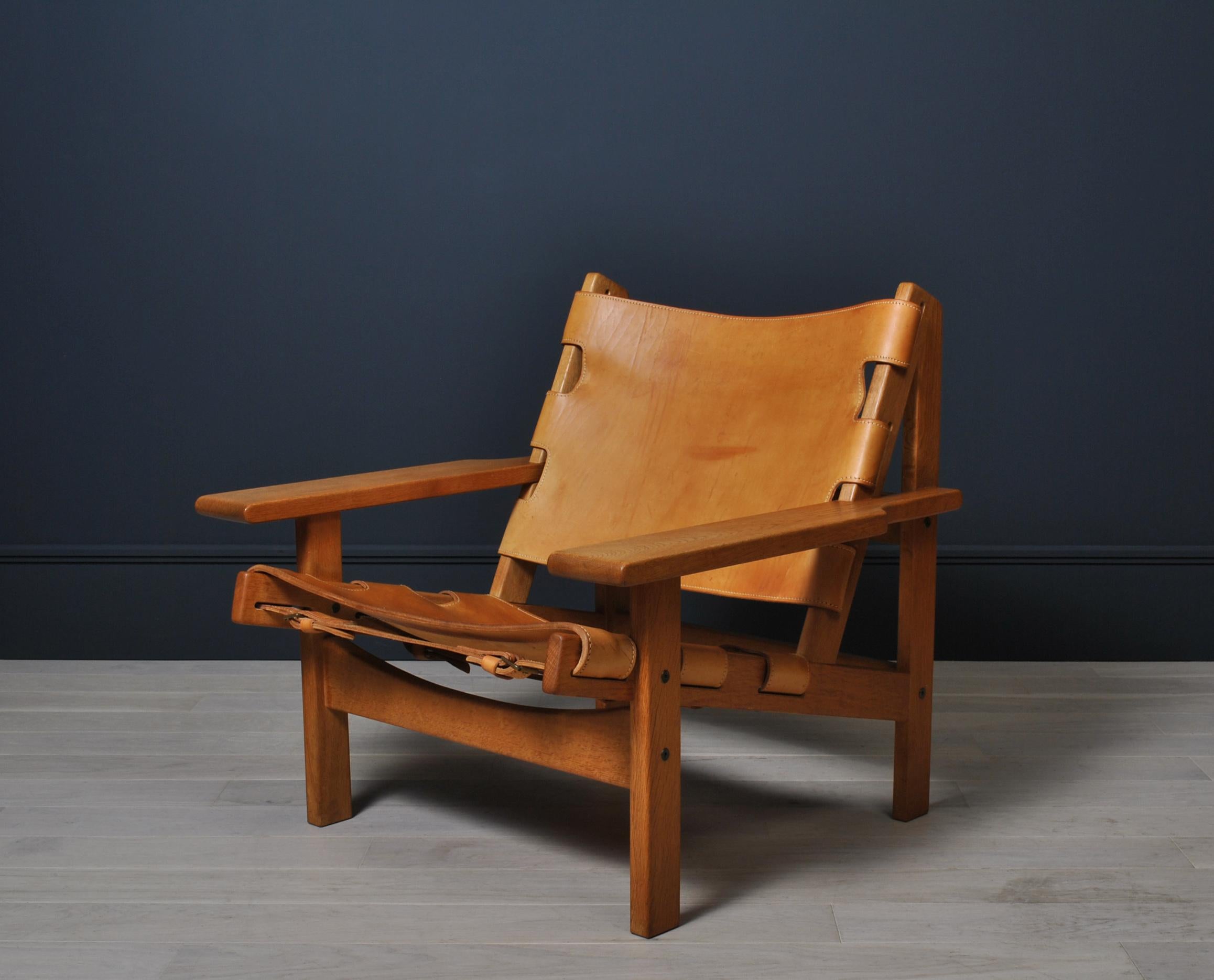 An incredible pair of original classic Kurt Østervig ‘hunting’ chair. Oak frame with thick saddle leather fastened via buckled straps. These are sturdy and bold chairs with wonderful colouring and in very good condition. They have been thoroughly