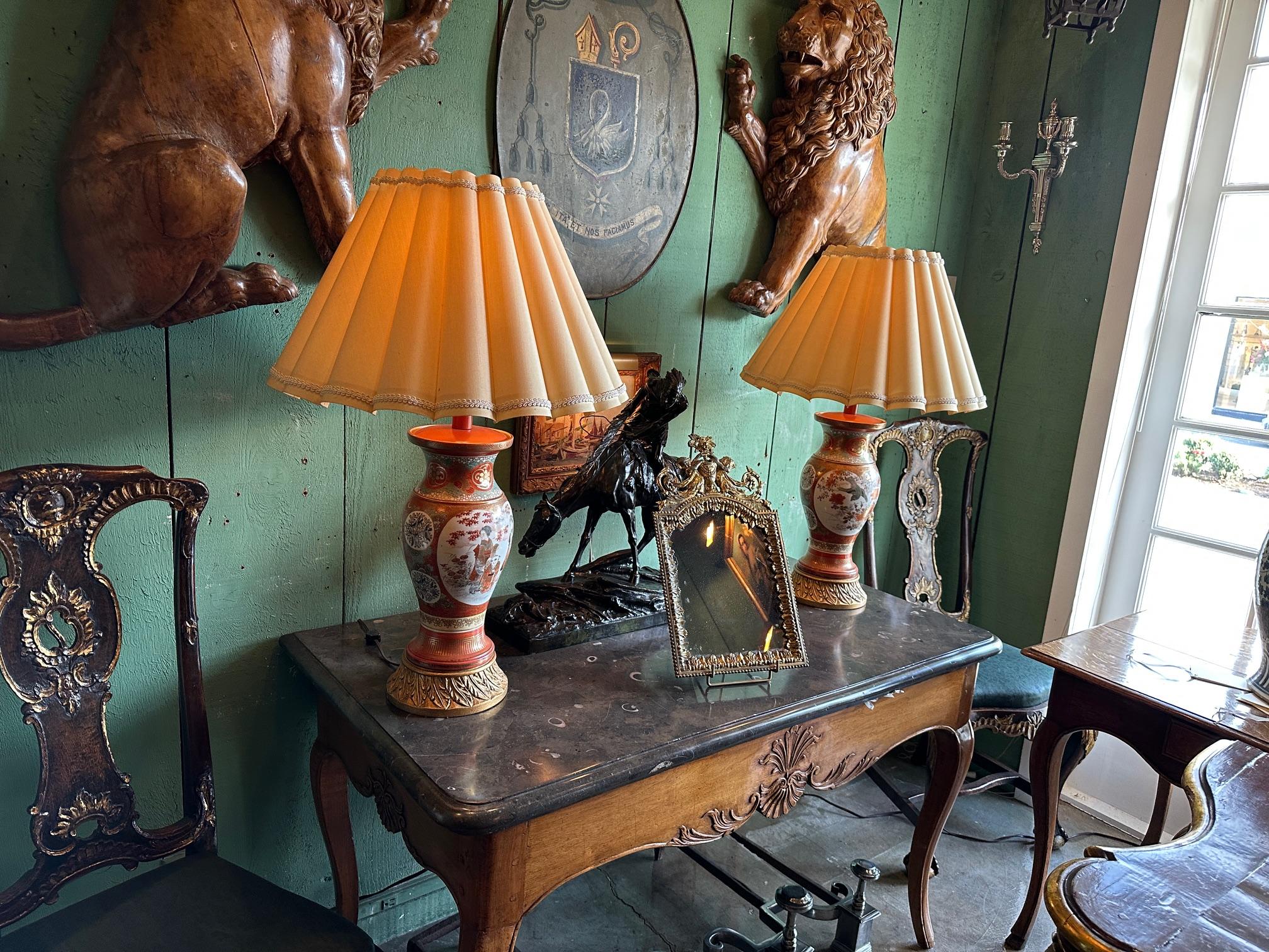 Paar Kutani-Vasen aus der Meiji-Periode, Porzellanurnen, Tischlampen, Antiques LA-Leuchten im Angebot 6