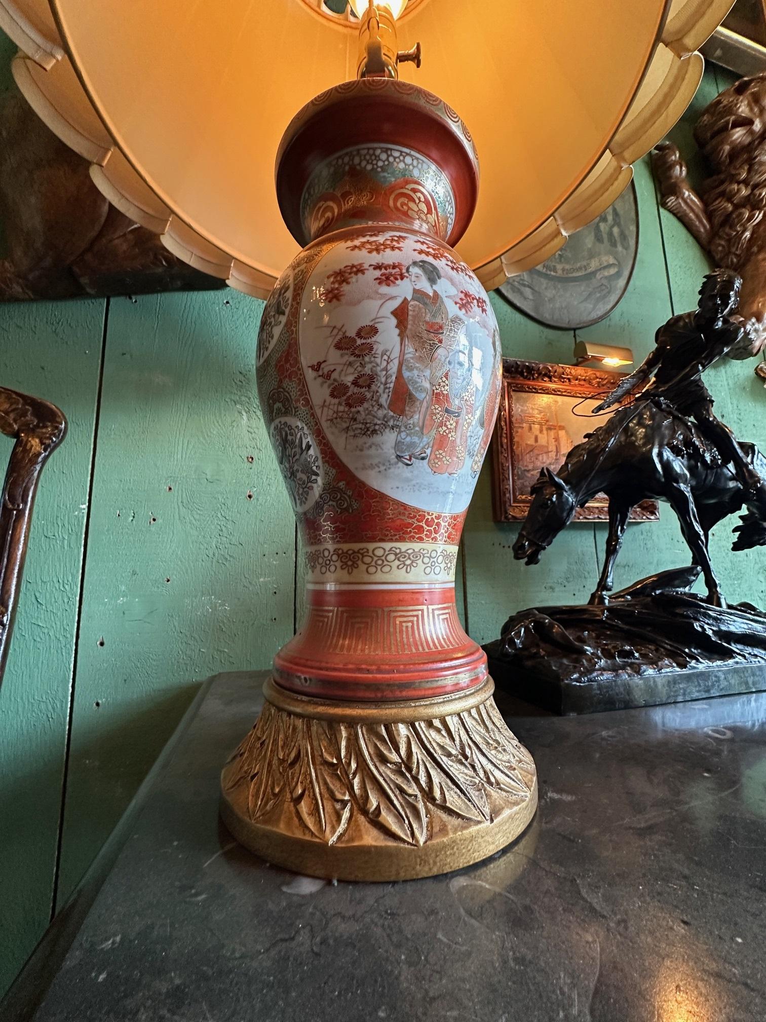 Paar Kutani-Vasen aus der Meiji-Periode, Porzellanurnen, Tischlampen, Antiques LA-Leuchten im Angebot 8