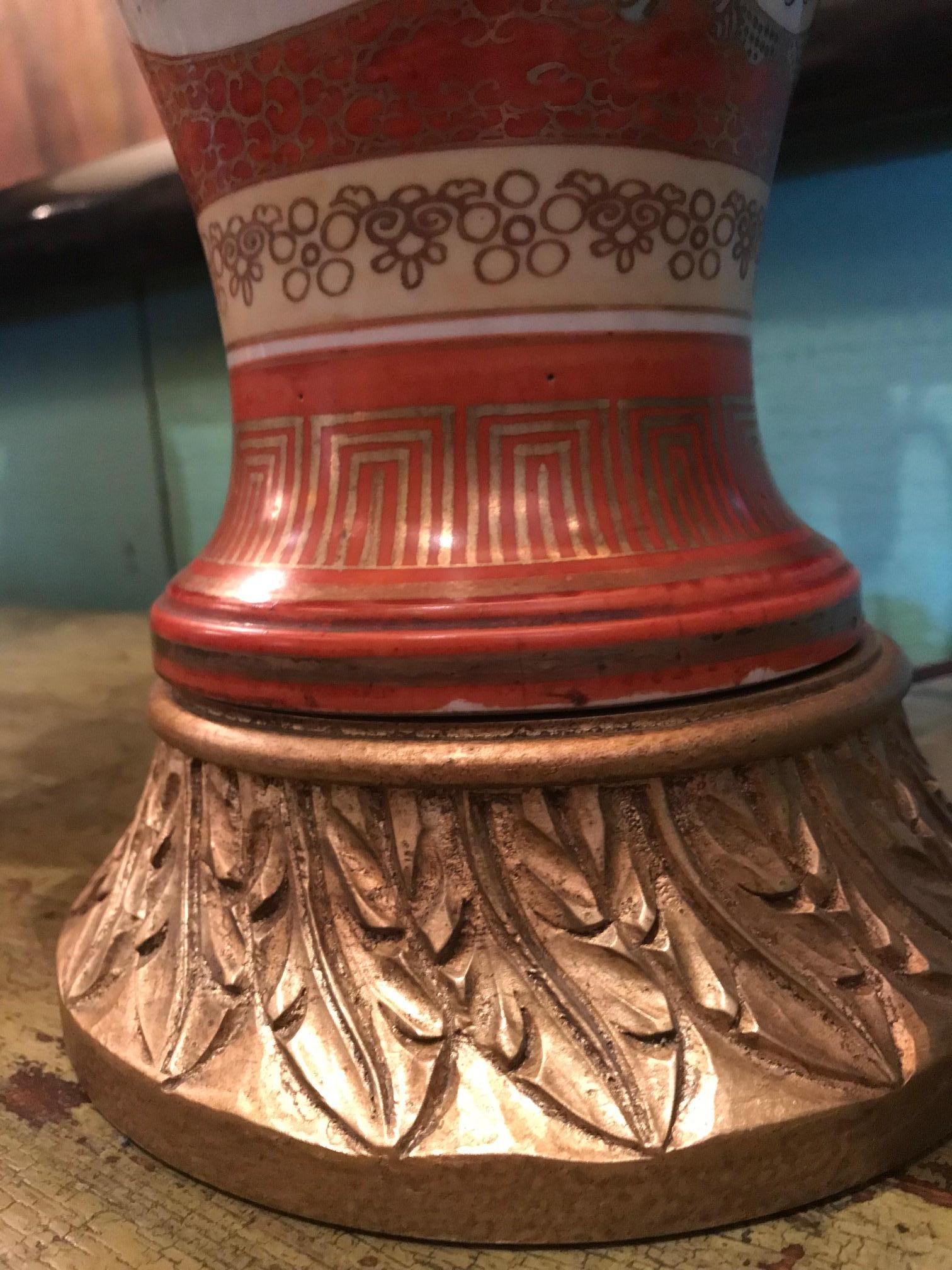 Paar Kutani-Vasen aus der Meiji-Periode, Porzellanurnen, Tischlampen, Antiques LA-Leuchten (Metall) im Angebot