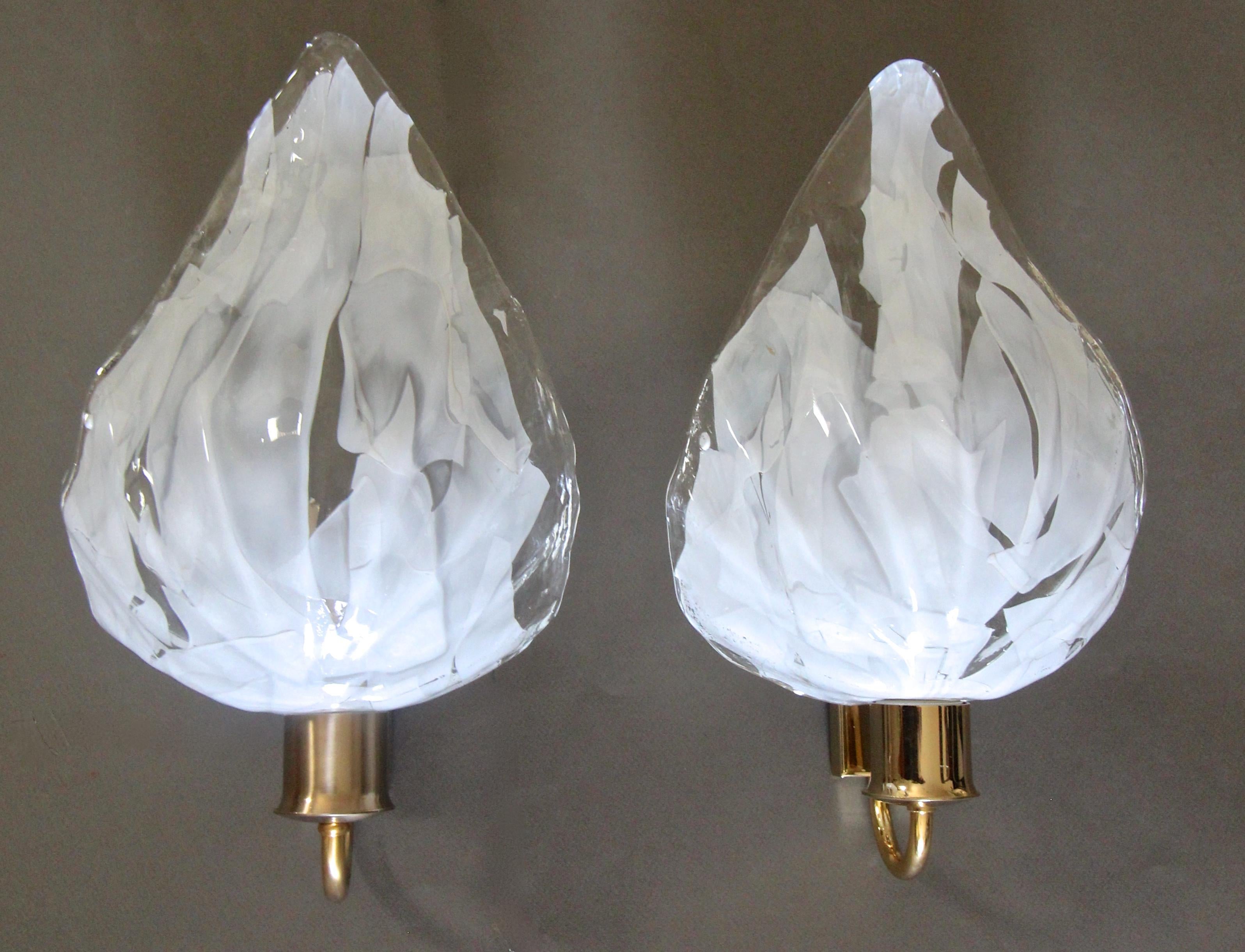 20th Century Pair of La Murrina Murano White and Clear Glass Leaf Wall Sconces For Sale