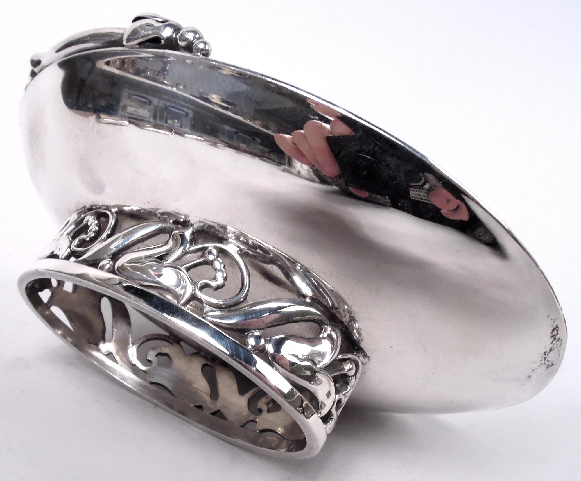 20th Century Pair of La Paglia American Sterling Silver Blossom-Inspired Nut Dishes For Sale