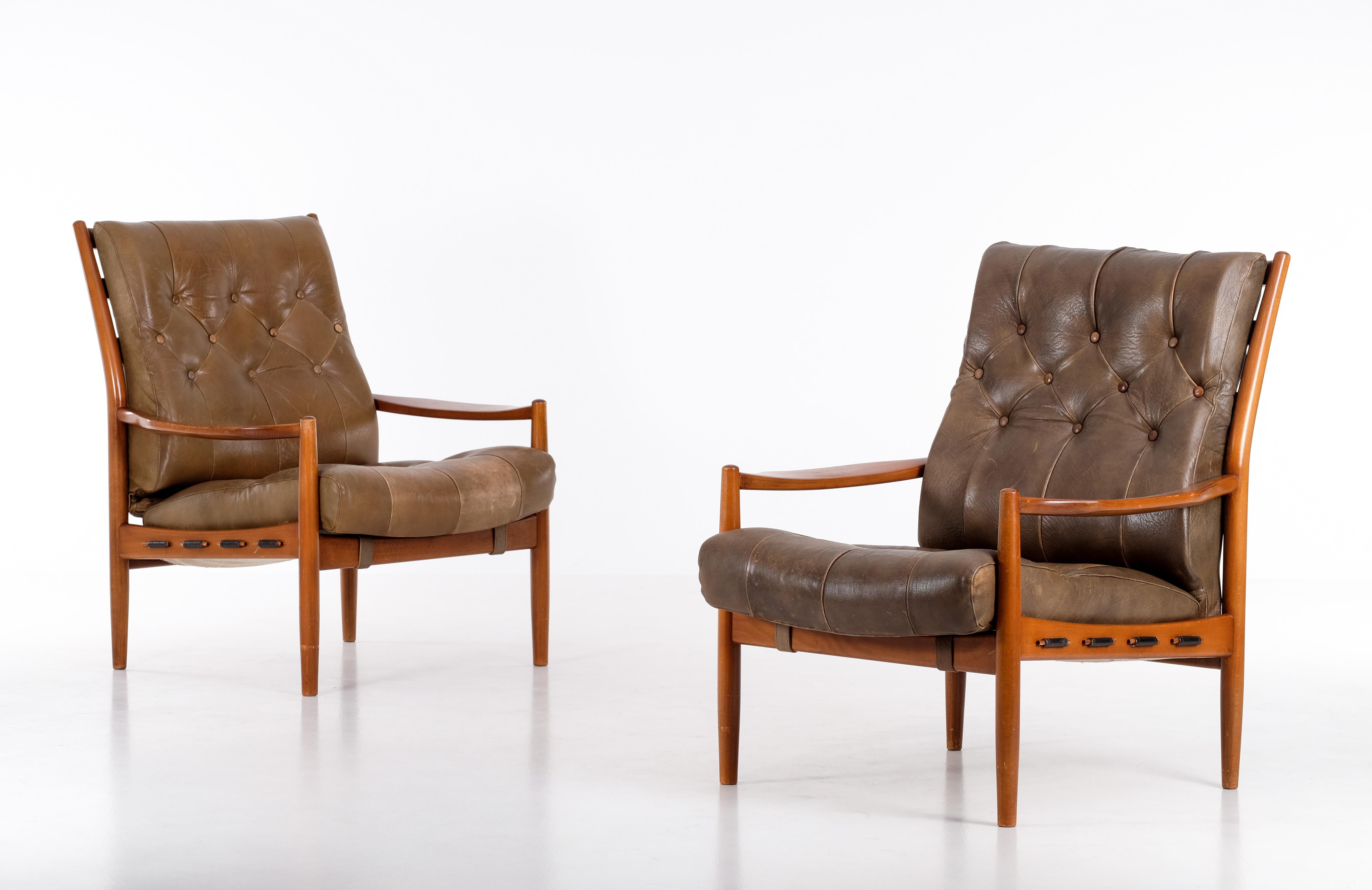 Paire de fauteuils modèle 'Läckö' conçus par Ingemar Thillmark.
Produit par OPE, Suède, années 1960.
Bon état vintage, avec de petits signes d'utilisation.

