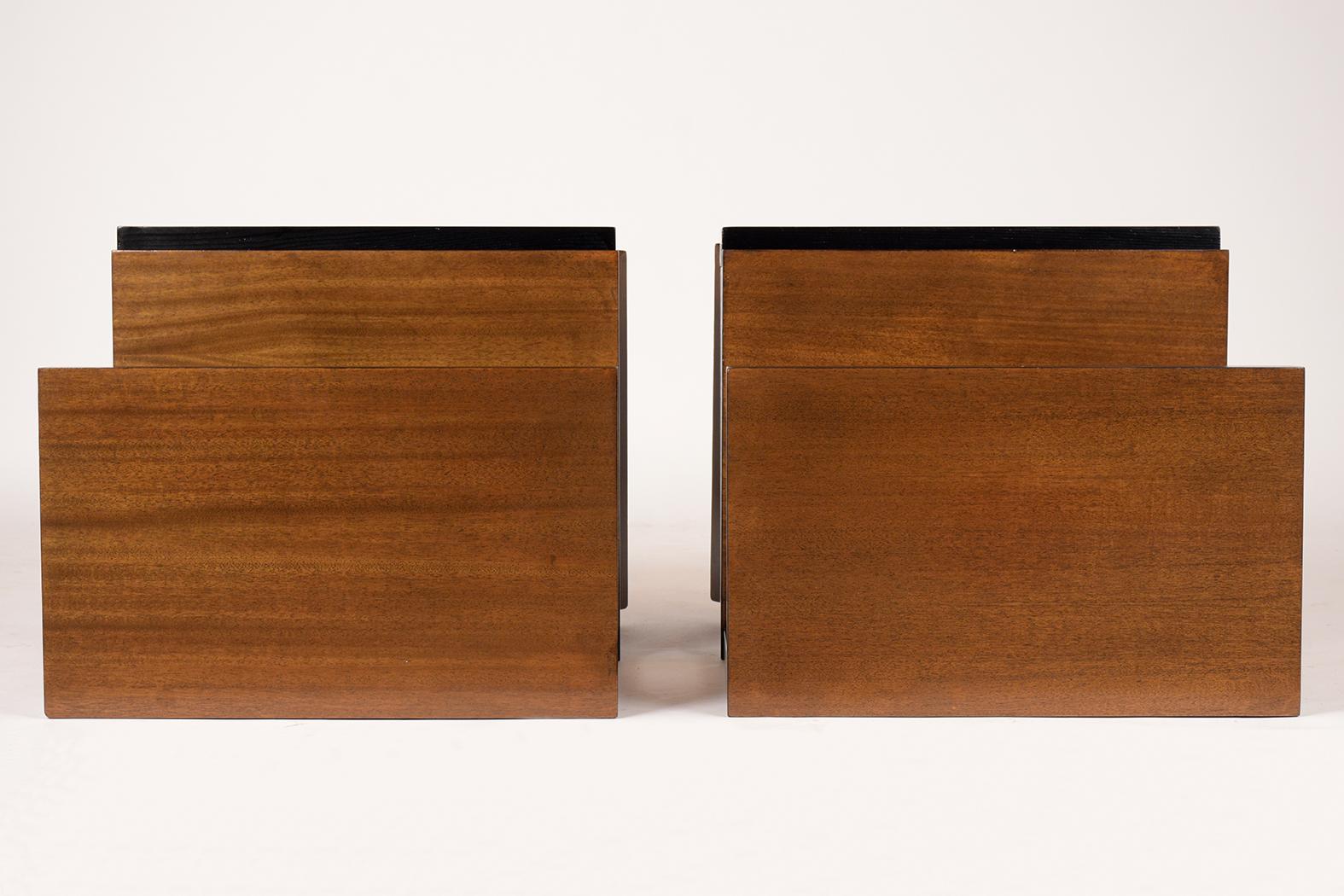 Pair of Lacquered Mid-Century Modern Style Nightstands 3